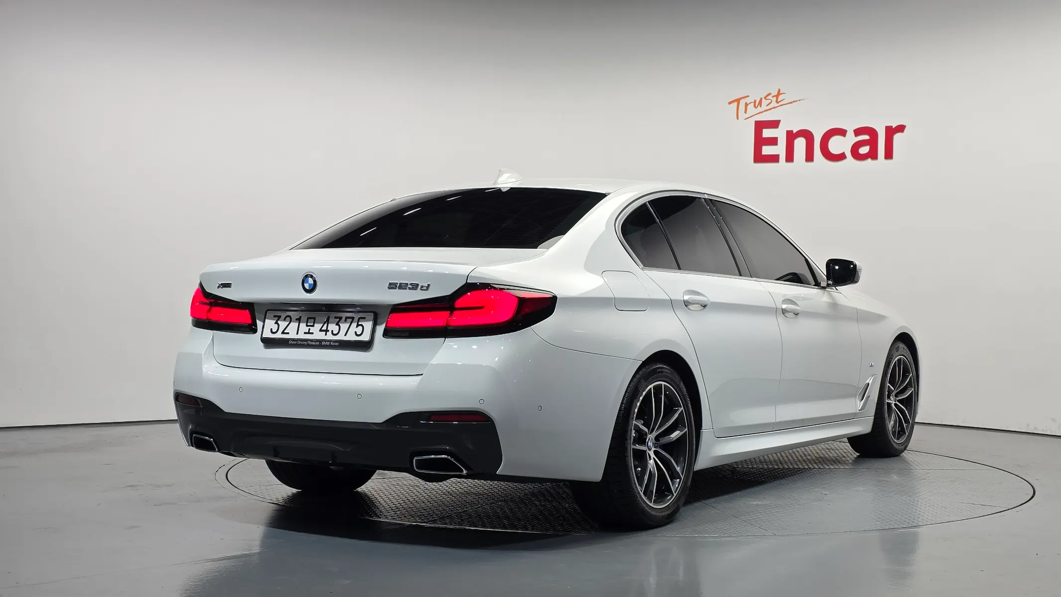 BMW 5 Series (G30) 523d xDrive M 2021 2/21