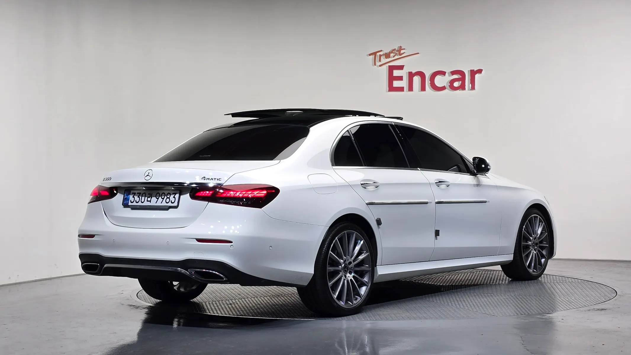 Mercedes-Benz E-Class W213 E350 4MATIC AMG Line 2022 2/33