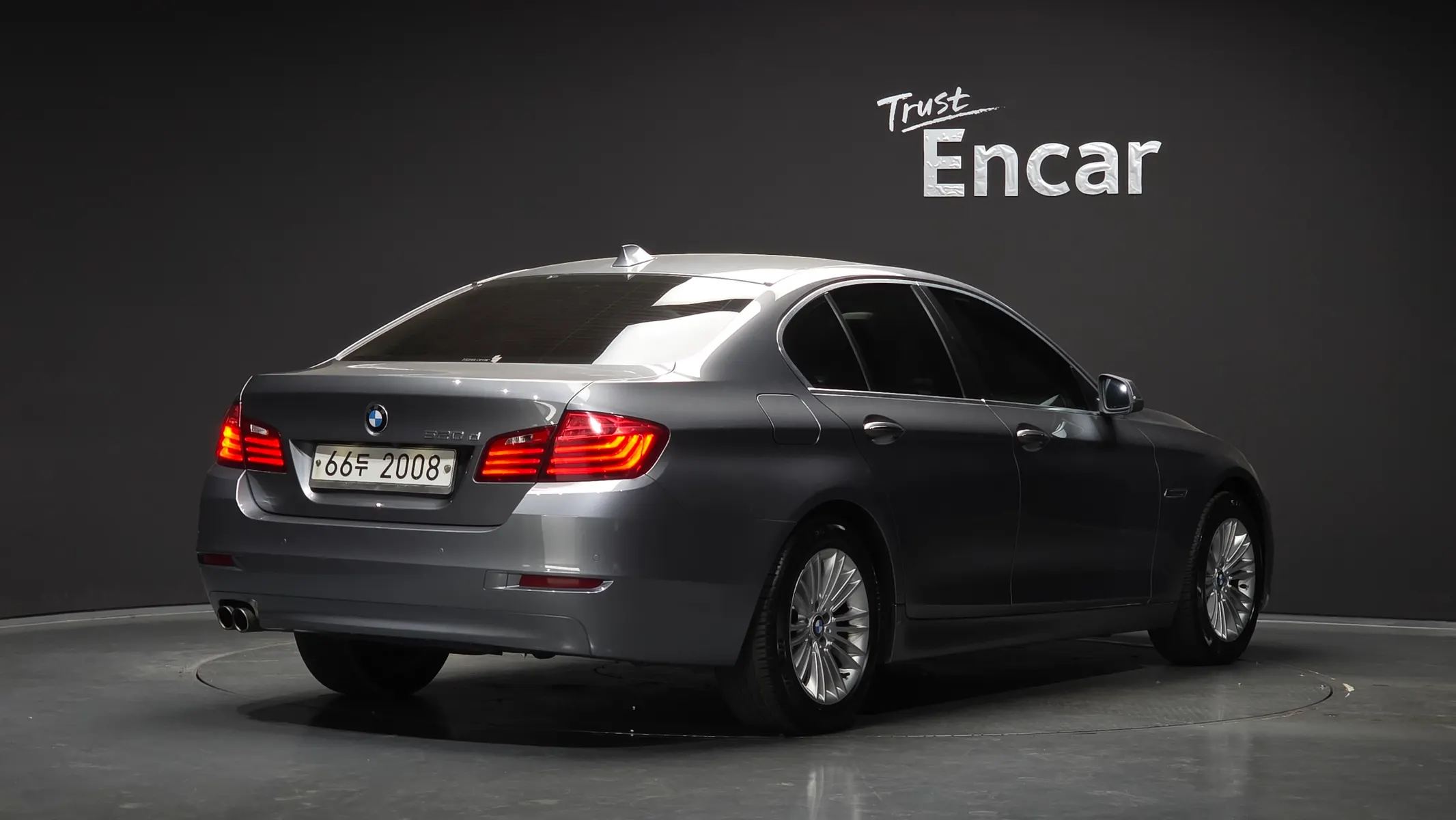 BMW 5 Series (F10) 520d 2014 2/21