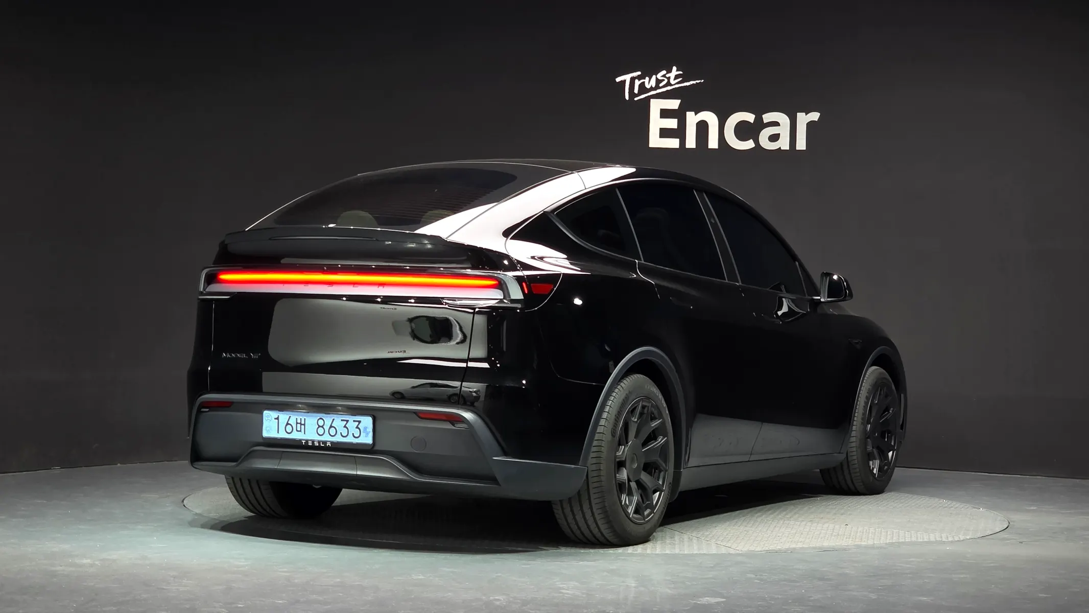 Tesla Y L AWD 2026 2/33