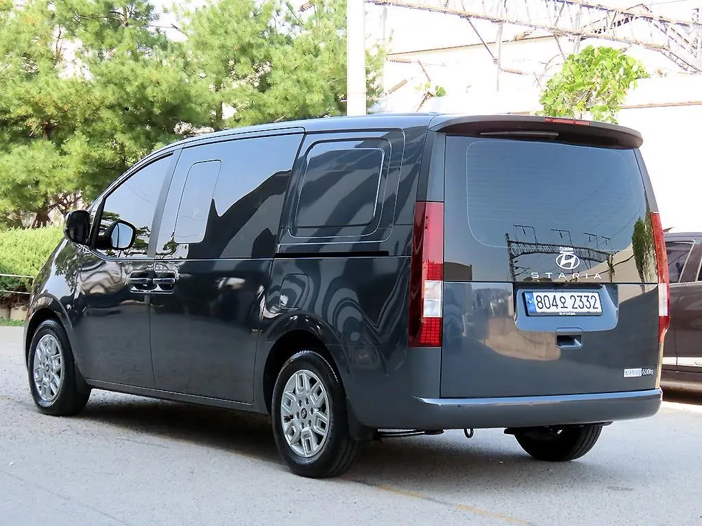 Hyundai Staria HEV 1.6 5 2024 2/5
