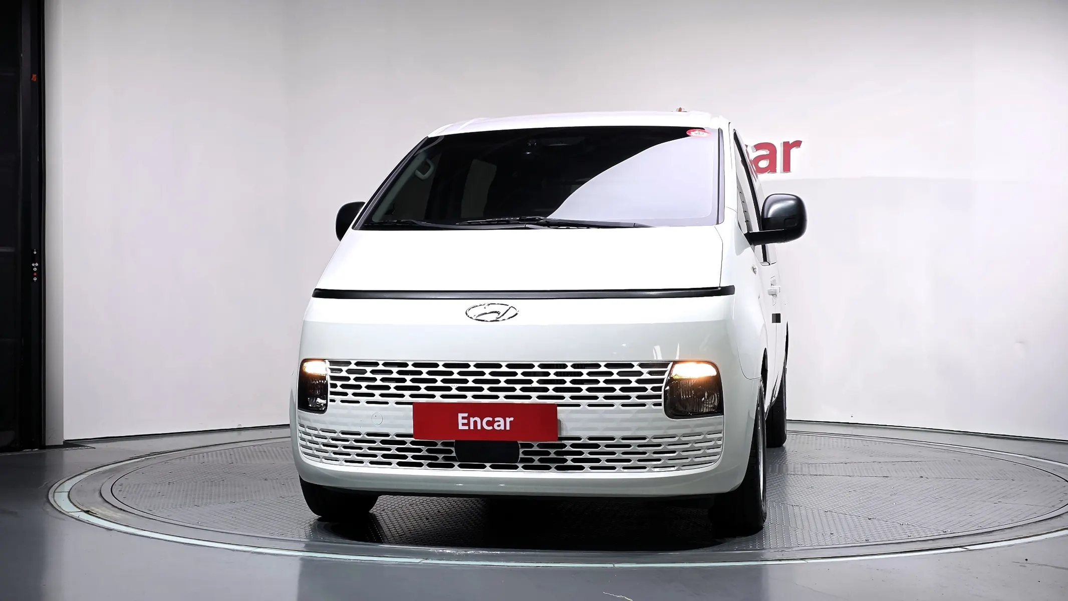 Hyundai Staria 5 2023 2/5