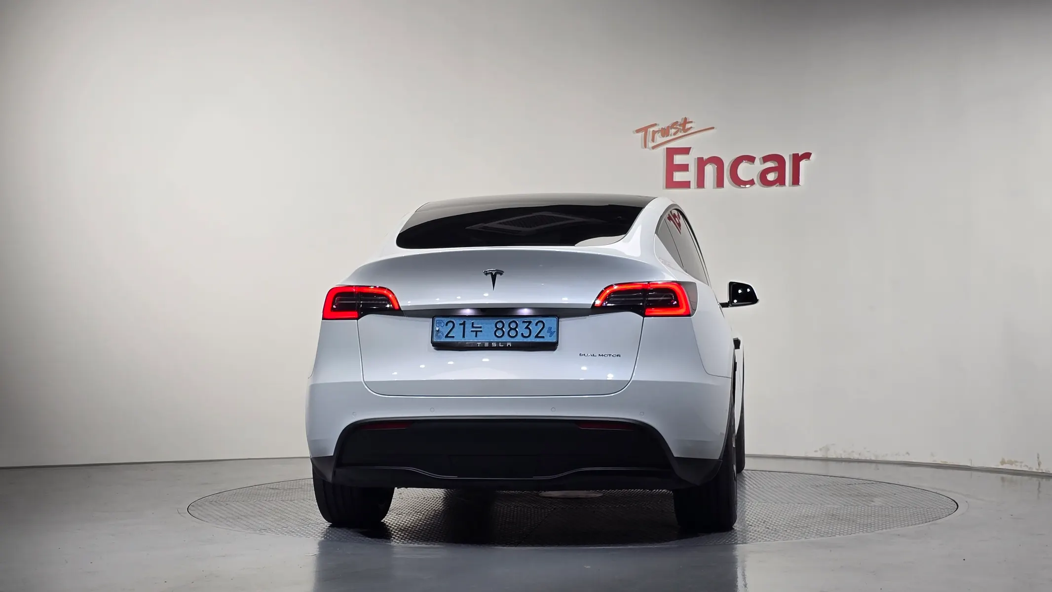 Tesla Y AWD 2022 3/5