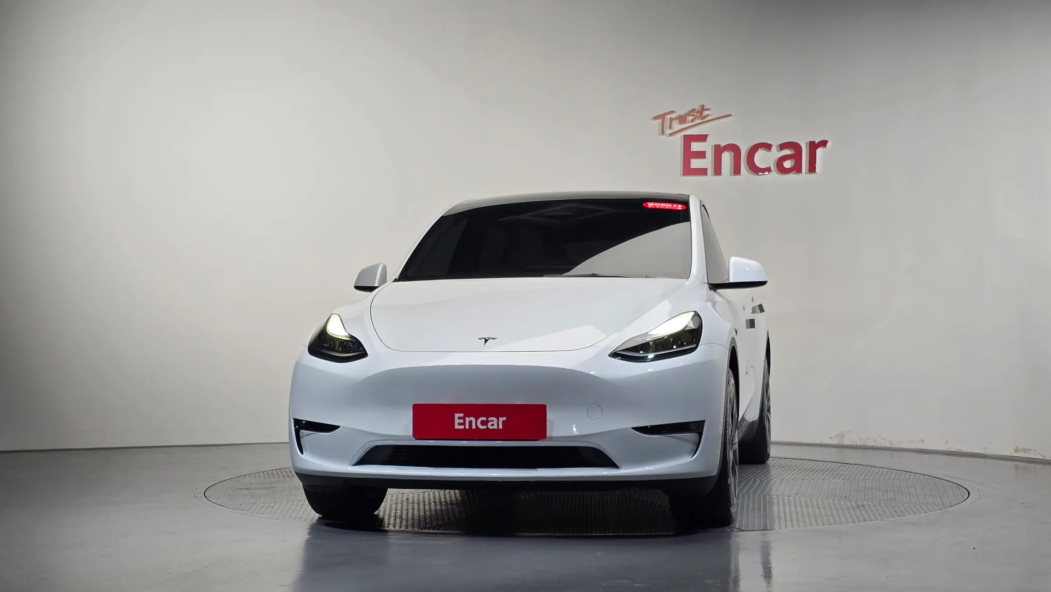 Tesla Y AWD 2024 2/5