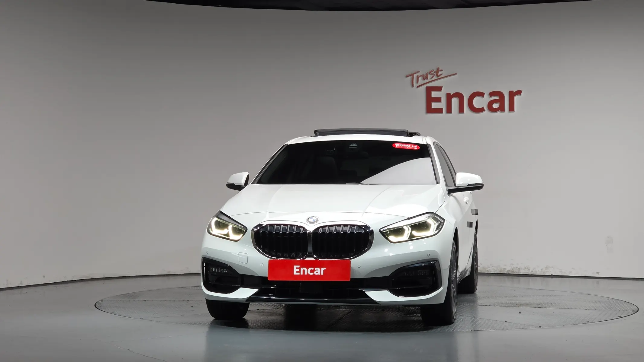 BMW 1 Series (F40) 120i 2024 2/38