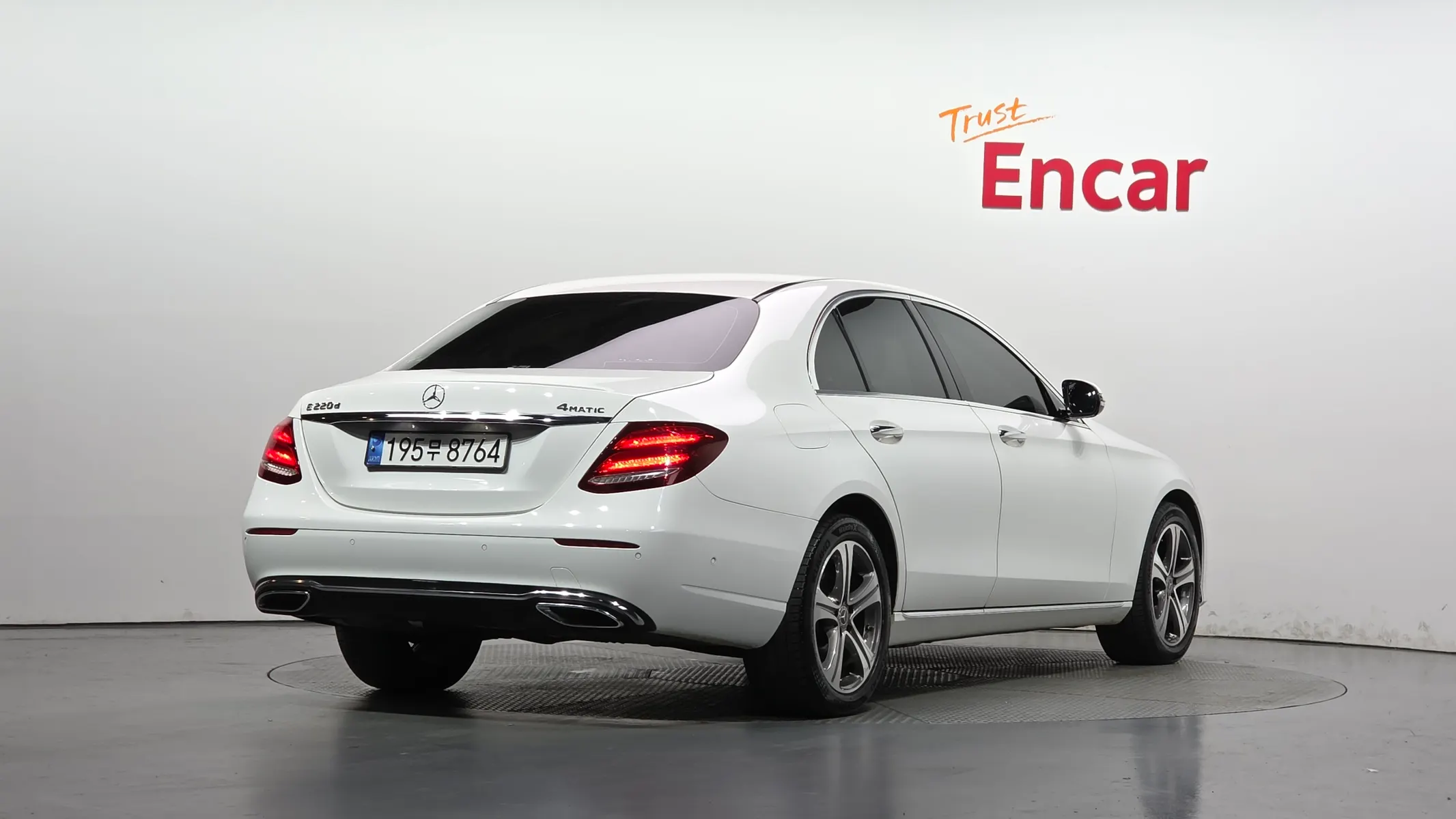 Mercedes-Benz E-Class W213 E220d 2019 2/33