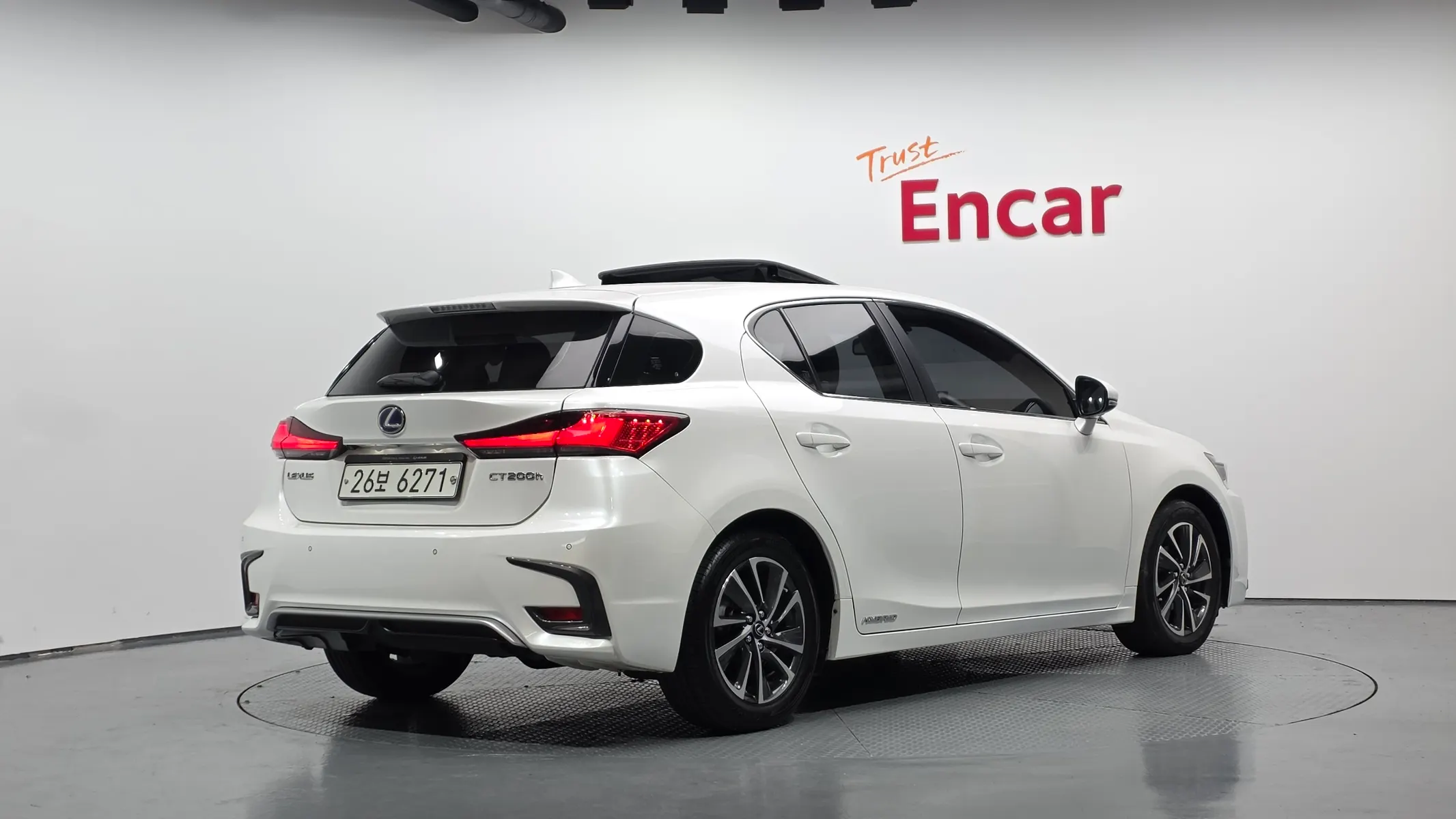 Lexus CT200h 1.8 2018 2/32