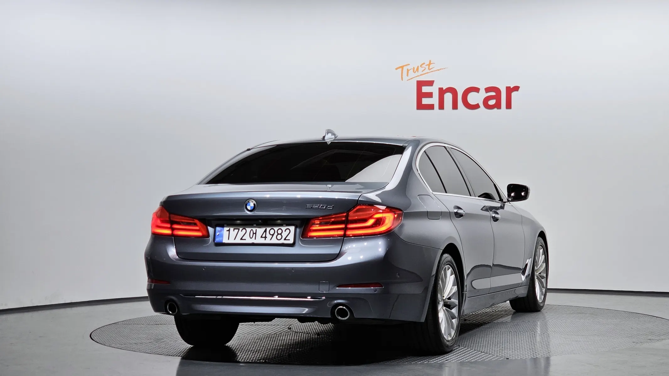 BMW 5 Series (G30) 520d 2018 2/21