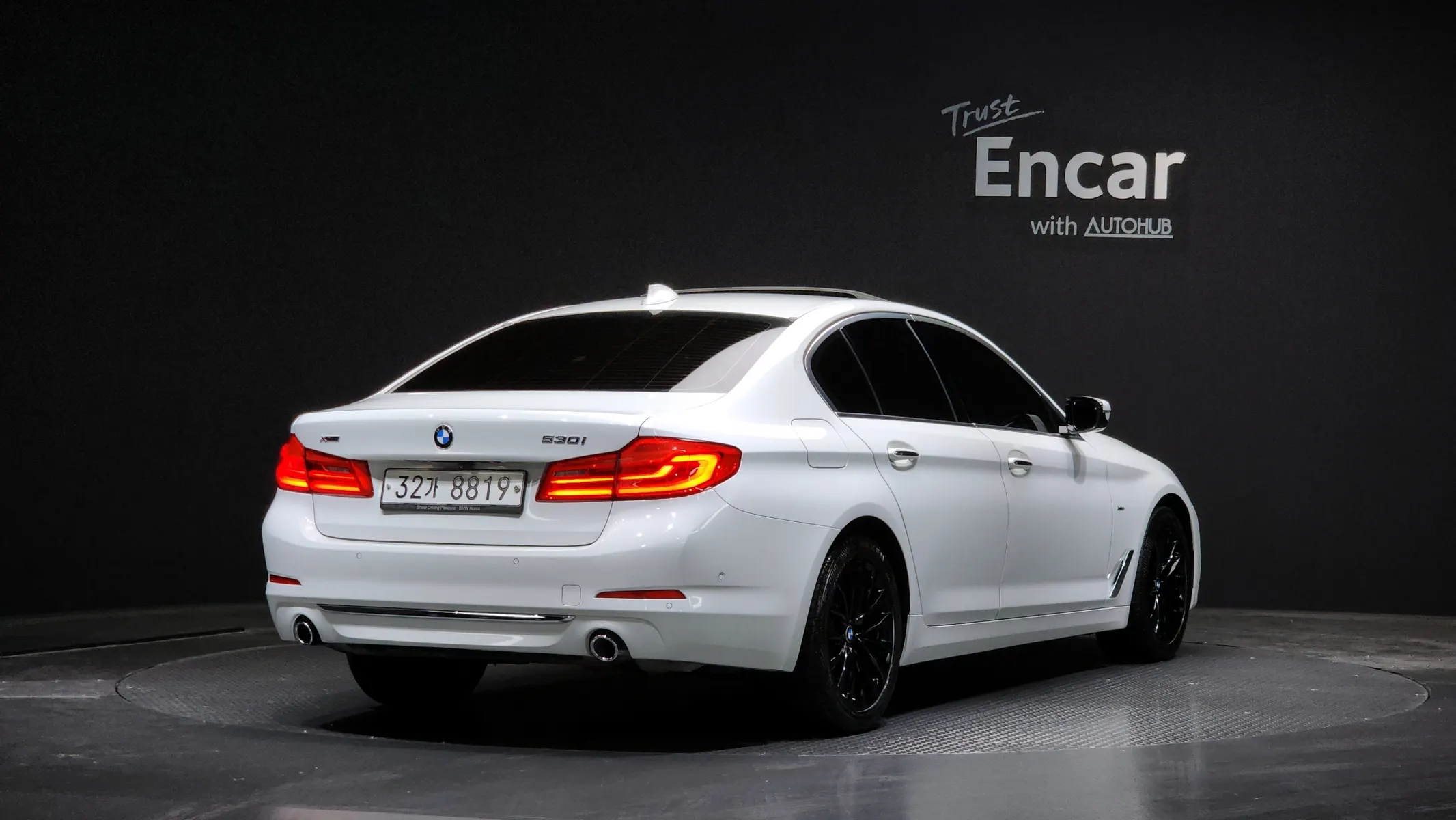 BMW 5 Series (G30) 530i xDrive 2018 2/21