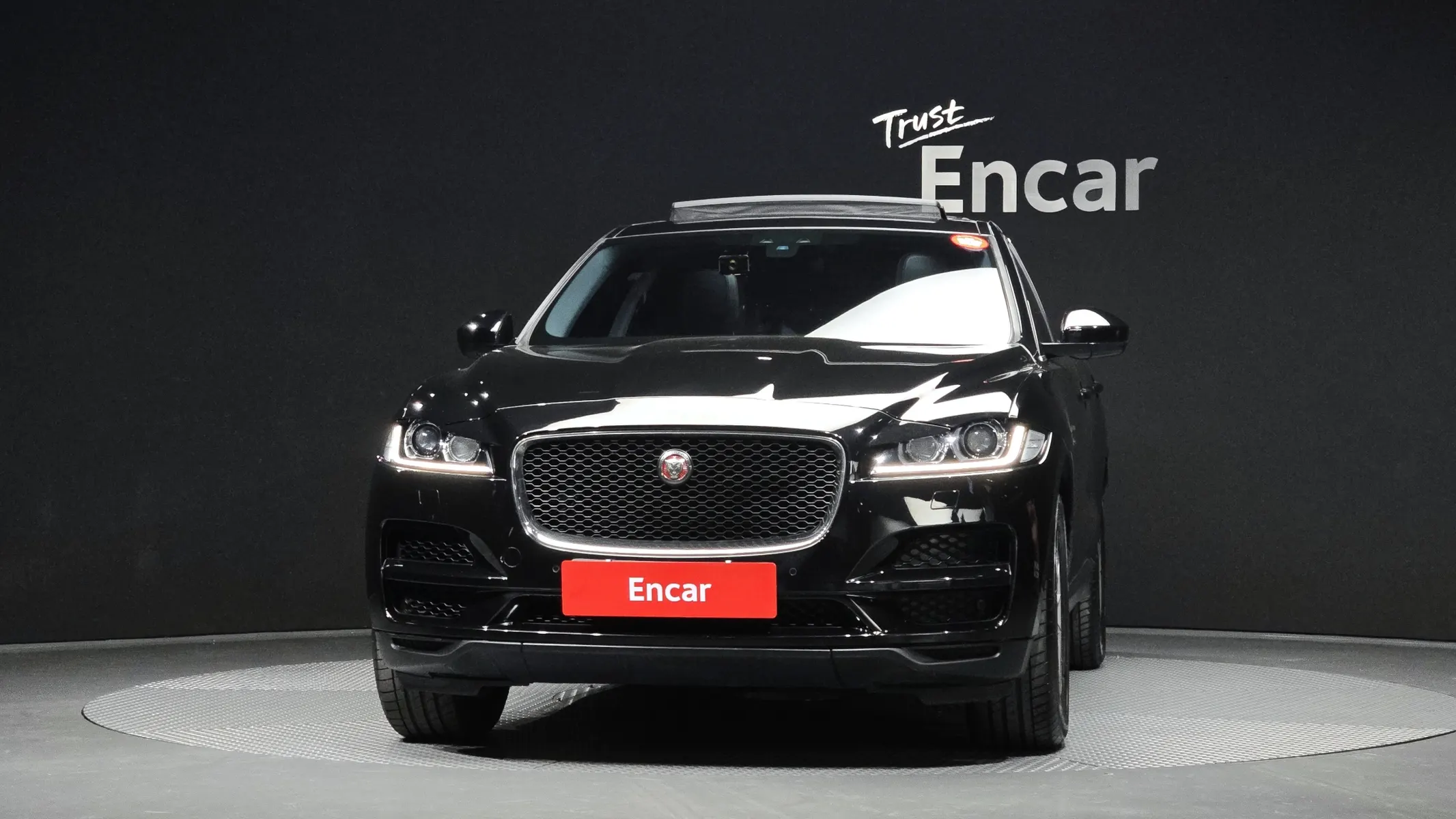 Jaguar F-PACE 20d 2016 2/5