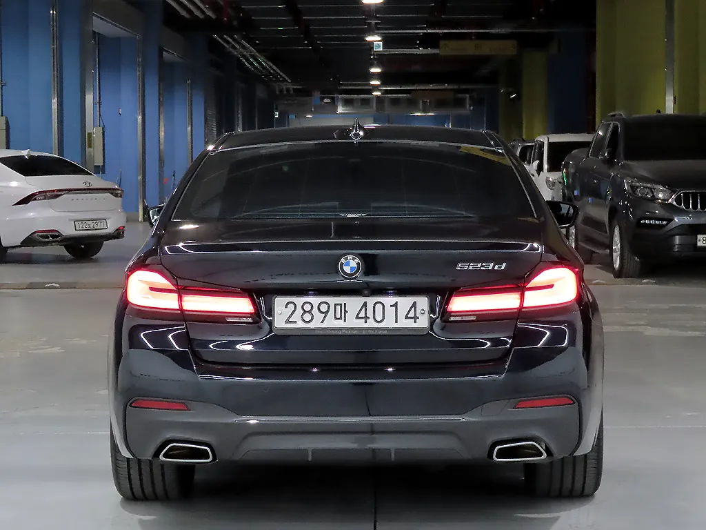 BMW 5 Series (G30) 523d M 2022 3/5