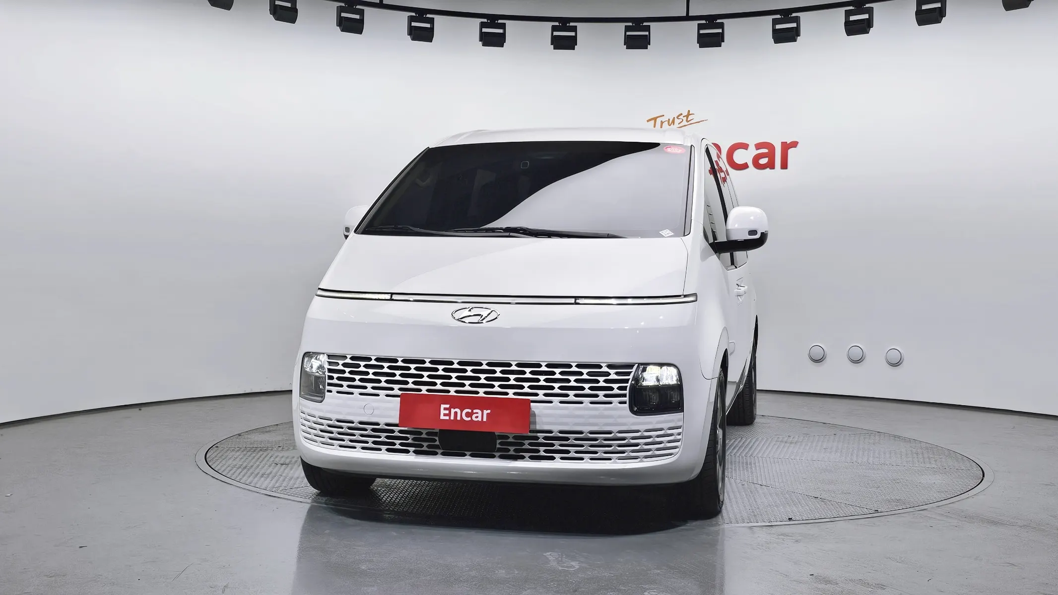 Hyundai Staria 4WD 9 2023 2/5