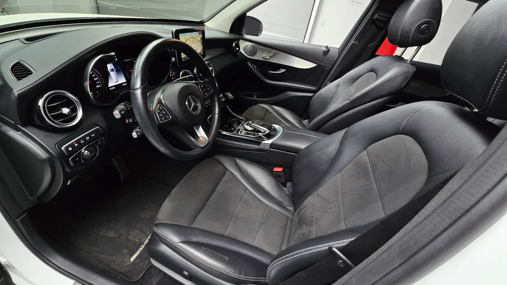 Mercedes-Benz GLC-Class X253 GLC350e 4MATIC AMG Line 2018 30/31