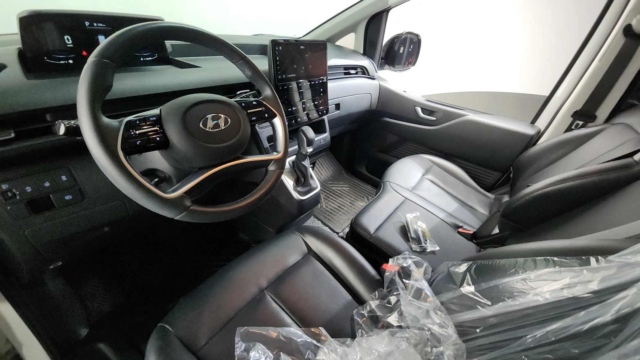 Hyundai Staria 3 2023 4/5