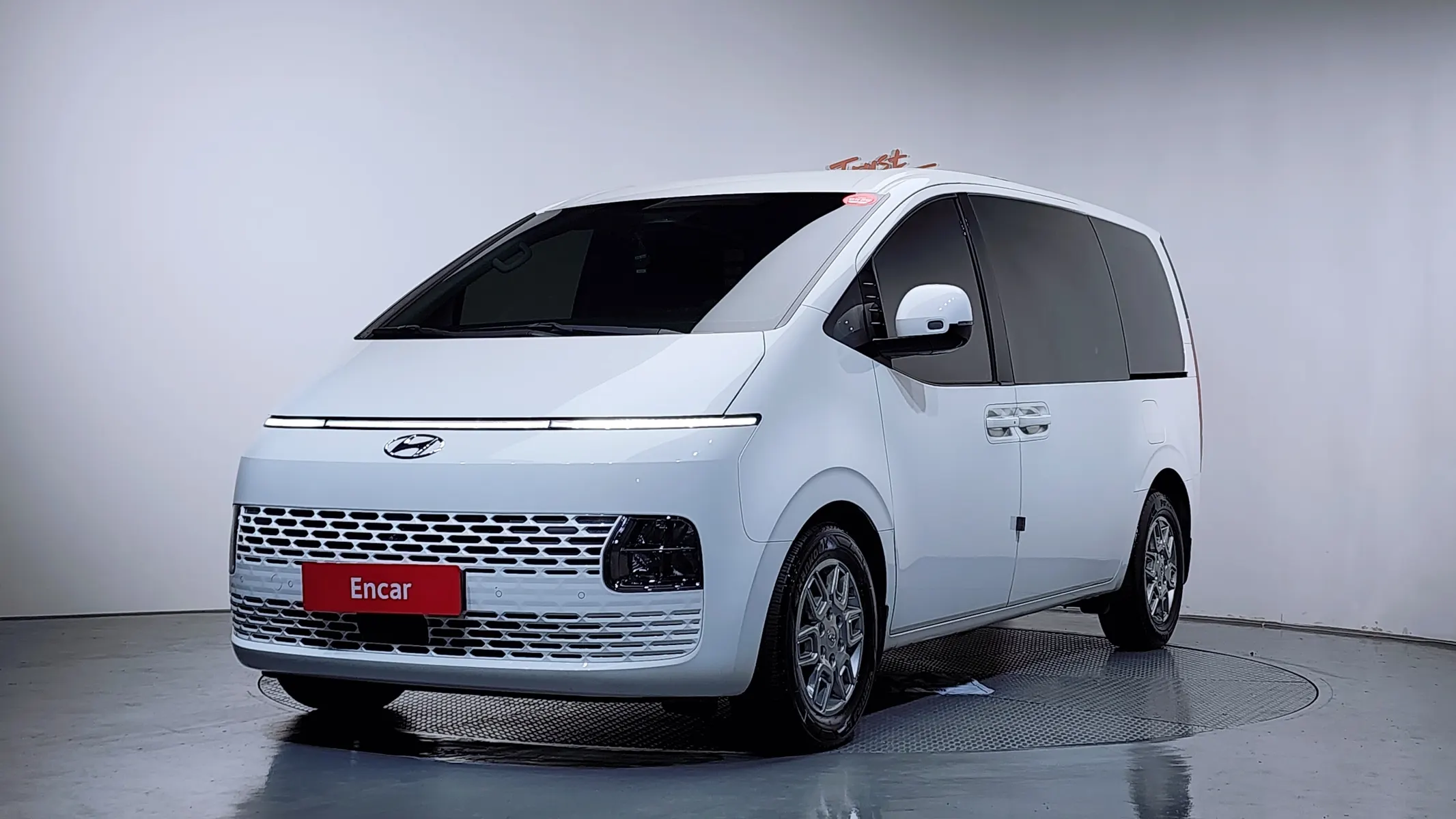 Hyundai Staria 3 2023 2/5