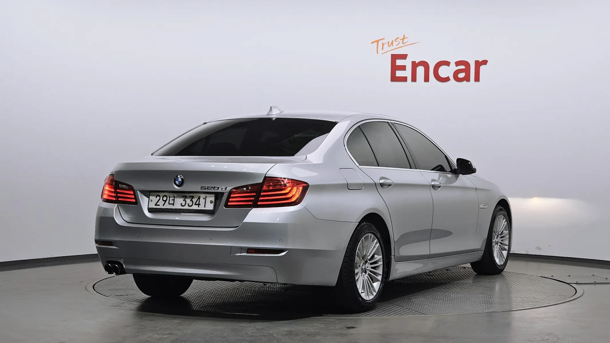 BMW 5 Series (F10) 520d 2013 2/21