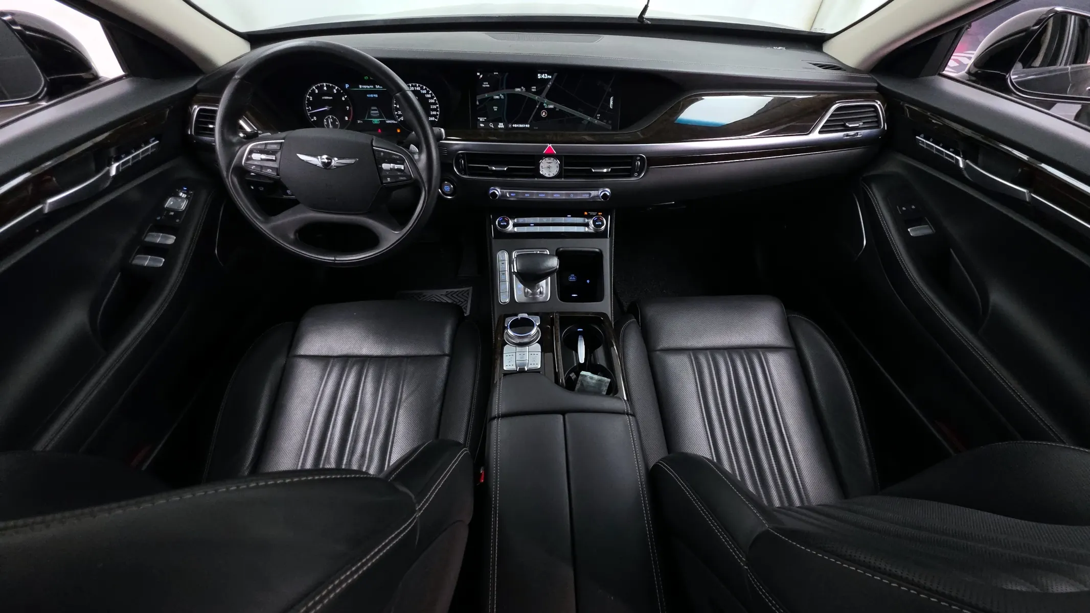 Genesis G90 3.8 AWD 2021 4/5