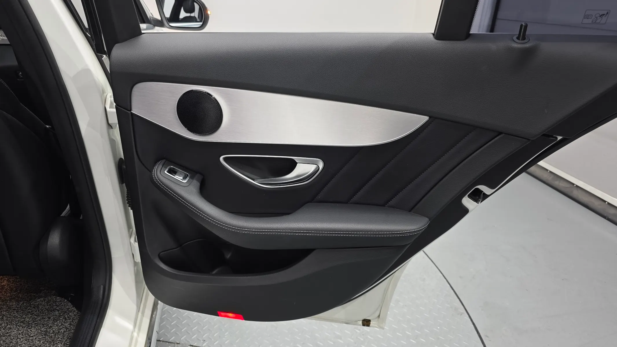 Mercedes-Benz C-Class W205 C350e 2018 31/32