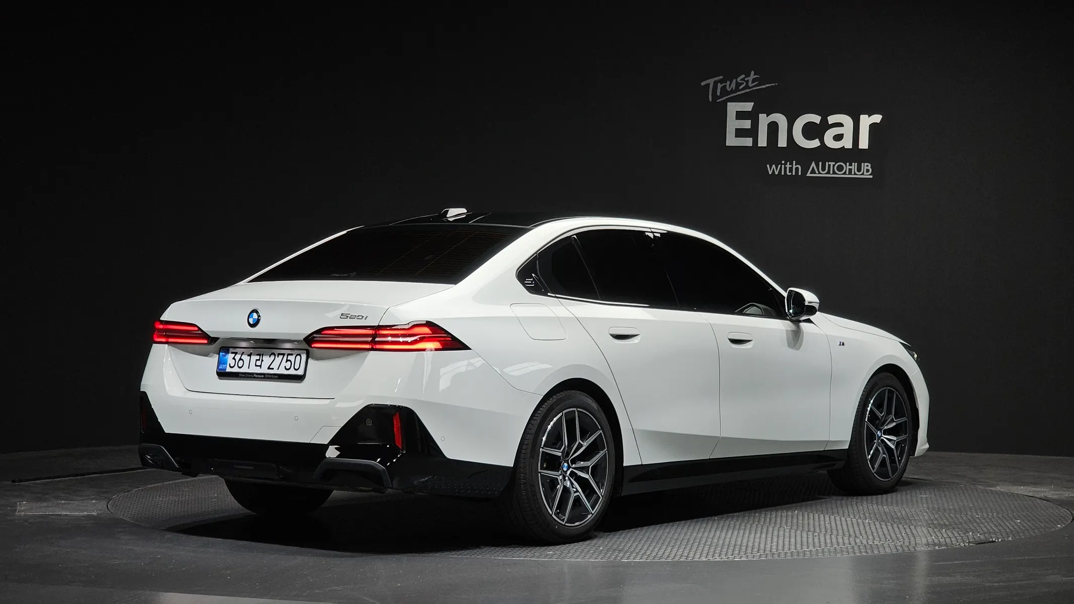 BMW 5 Series (G60) 520i M 2025 2/34