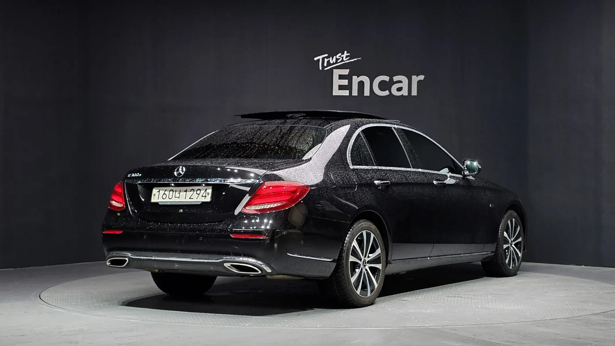 Mercedes-Benz E-Class W213 E300e 2019 2/34