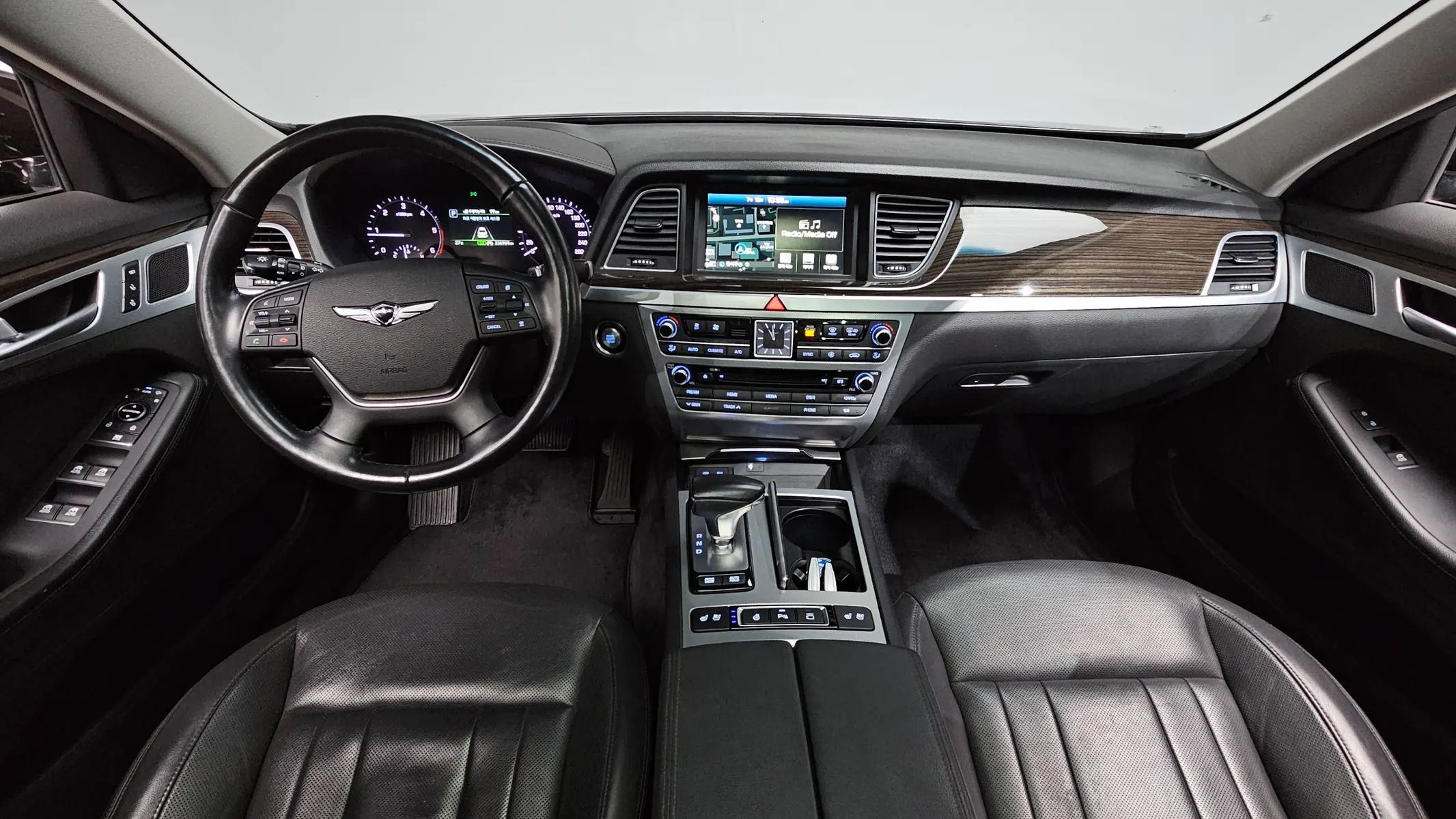 Genesis G80 2.2D 2018 4/5