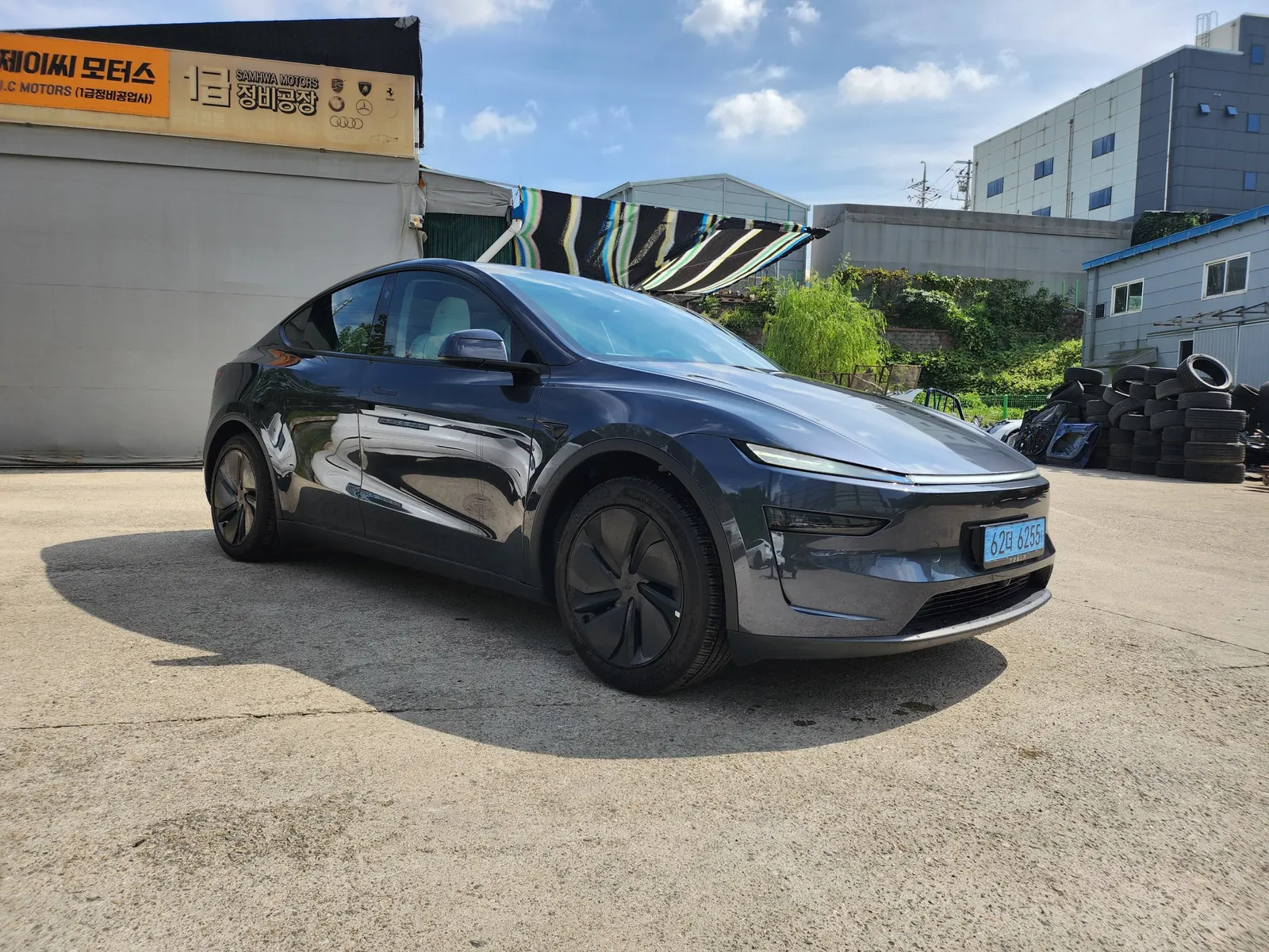 Tesla Y AWD 2025 2/21