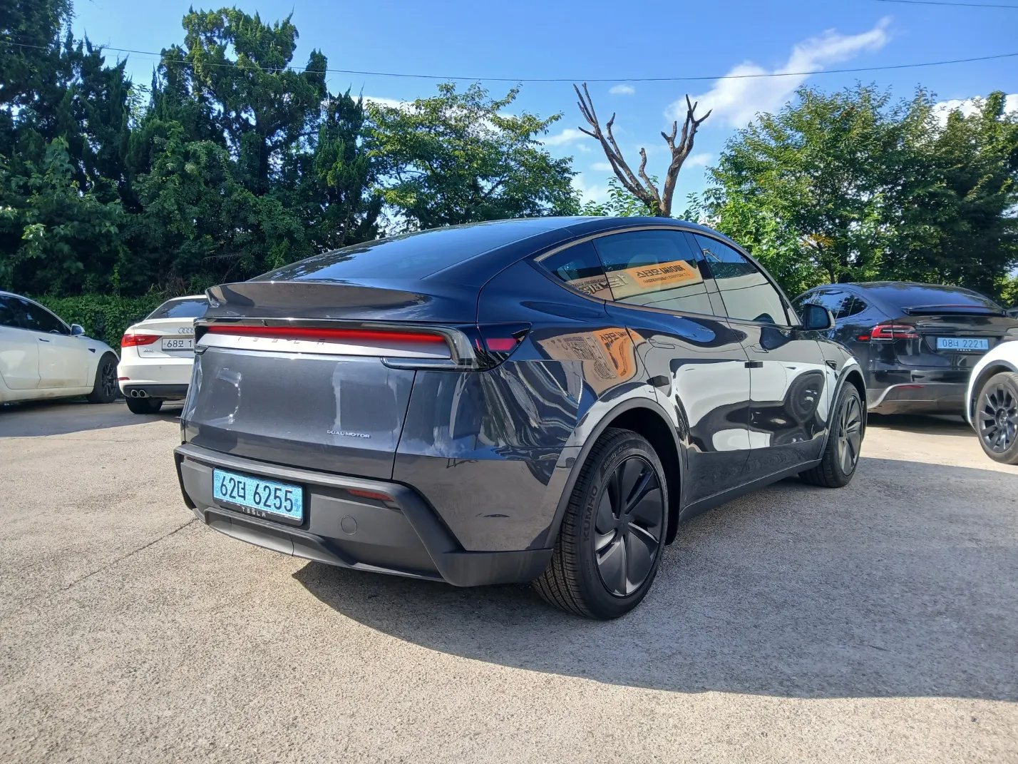Tesla Y AWD 2025 3/21