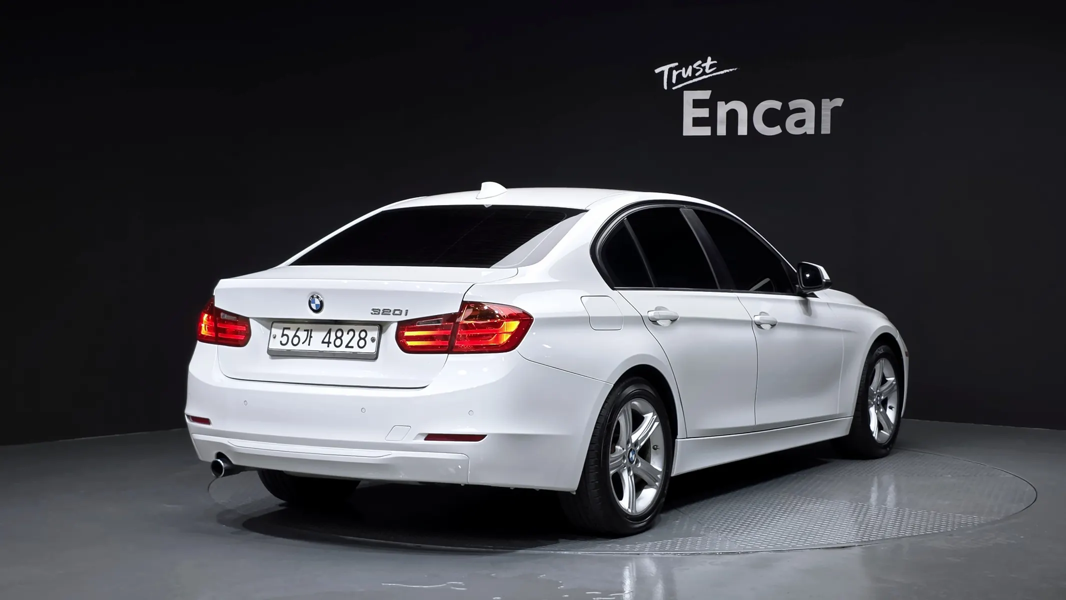 BMW 3 Series (F30) 320i 2014 2/33