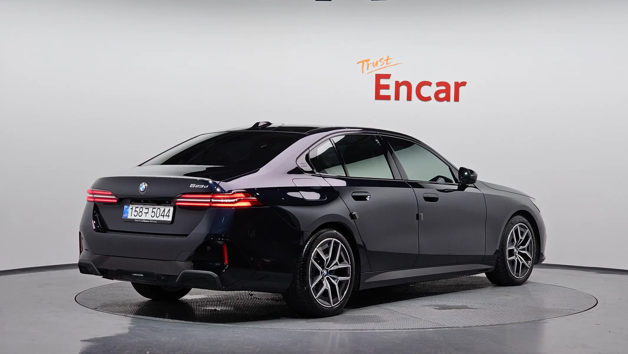 BMW 5 Series (G60) 523d M 2026 2/32