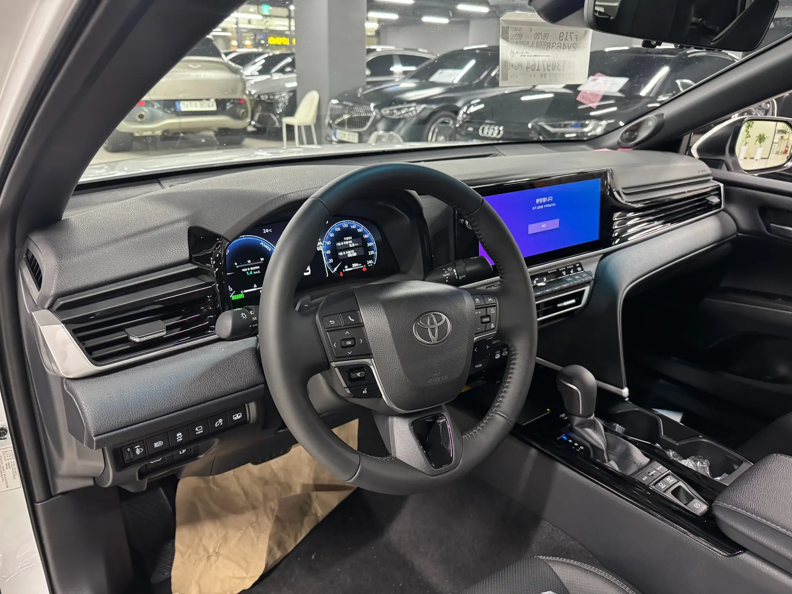 Toyota (XV80) 2.5 XLE 2026 3/5