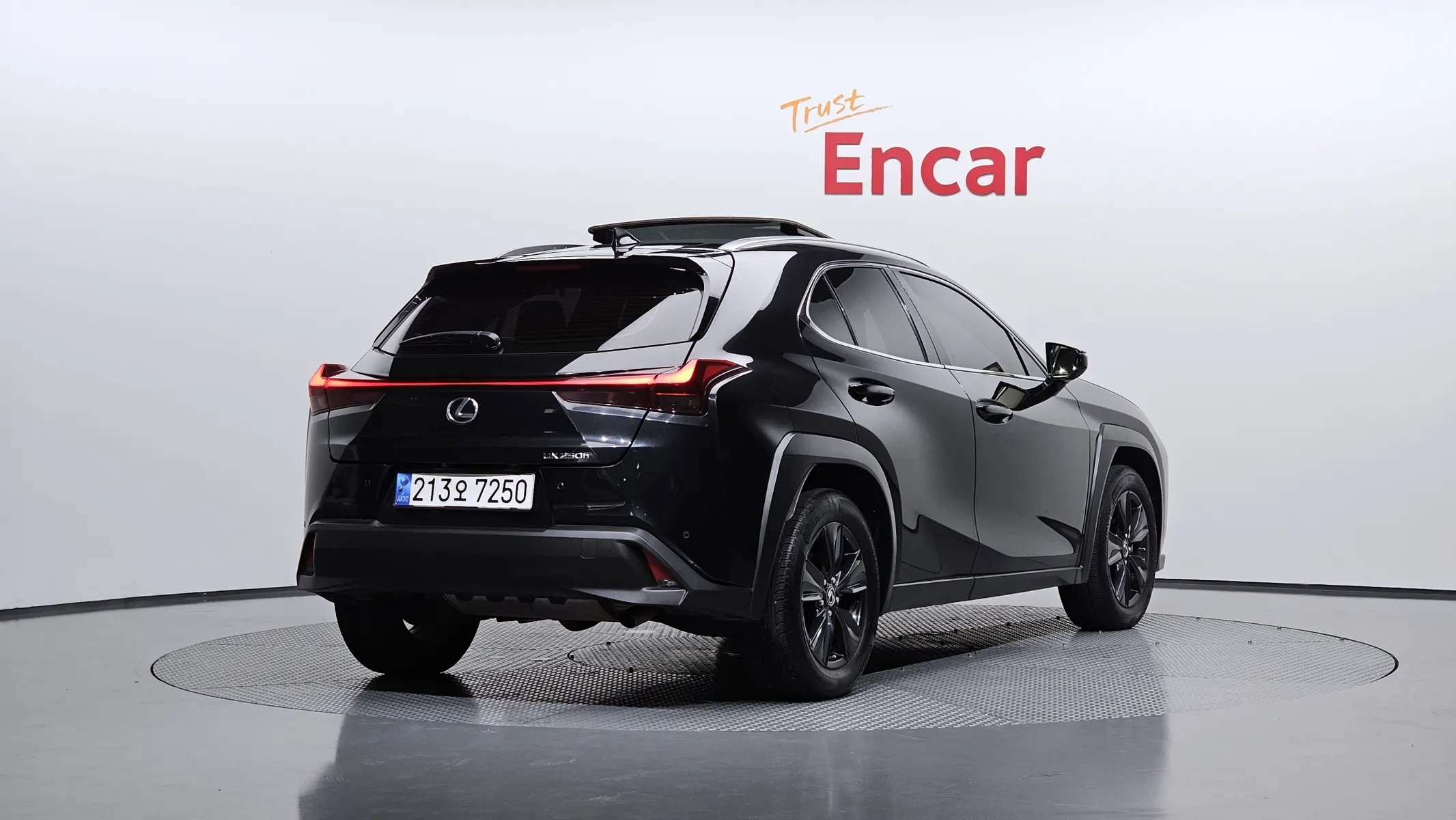 Lexus UX250h 2.0 2WD 2023 2/33