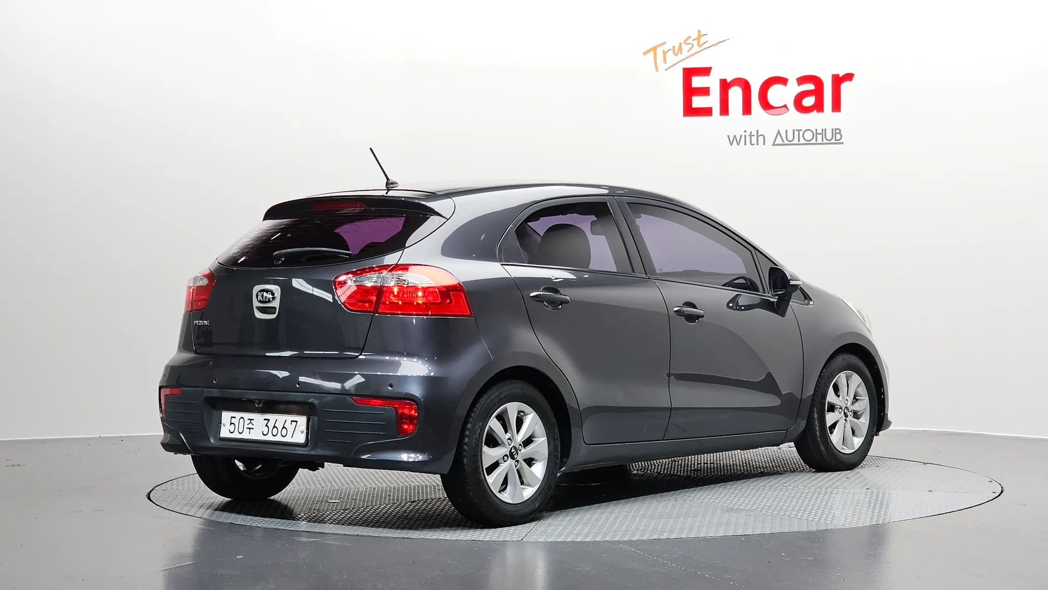 Kia 프라이드 5DR 1.4 2015 2/35