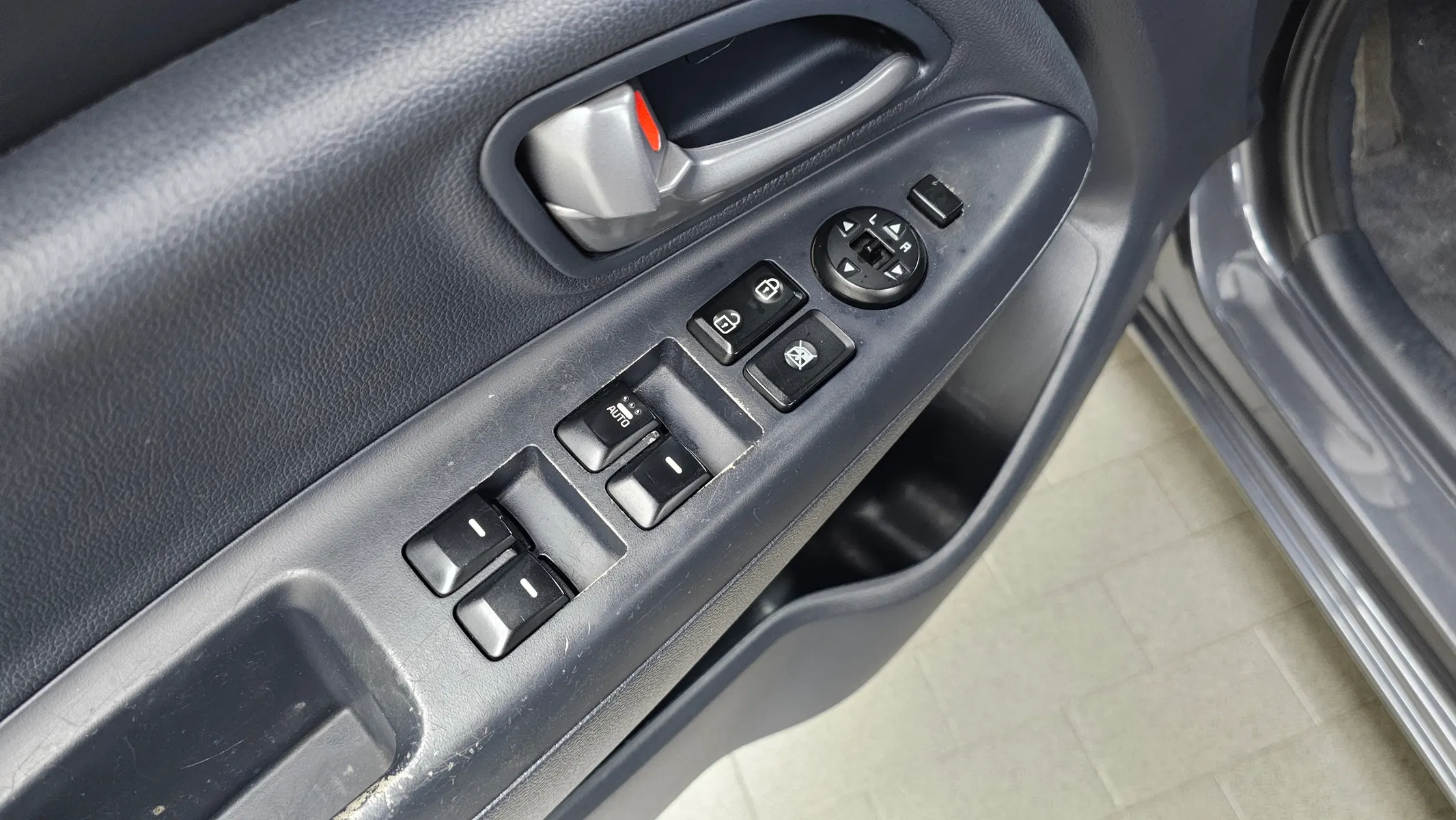 Kia 프라이드 5DR 1.4 2015 34/35