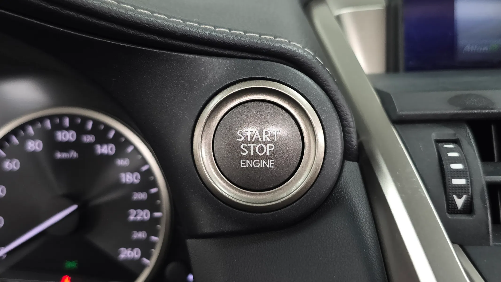 Lexus NX200t 2015 35/36