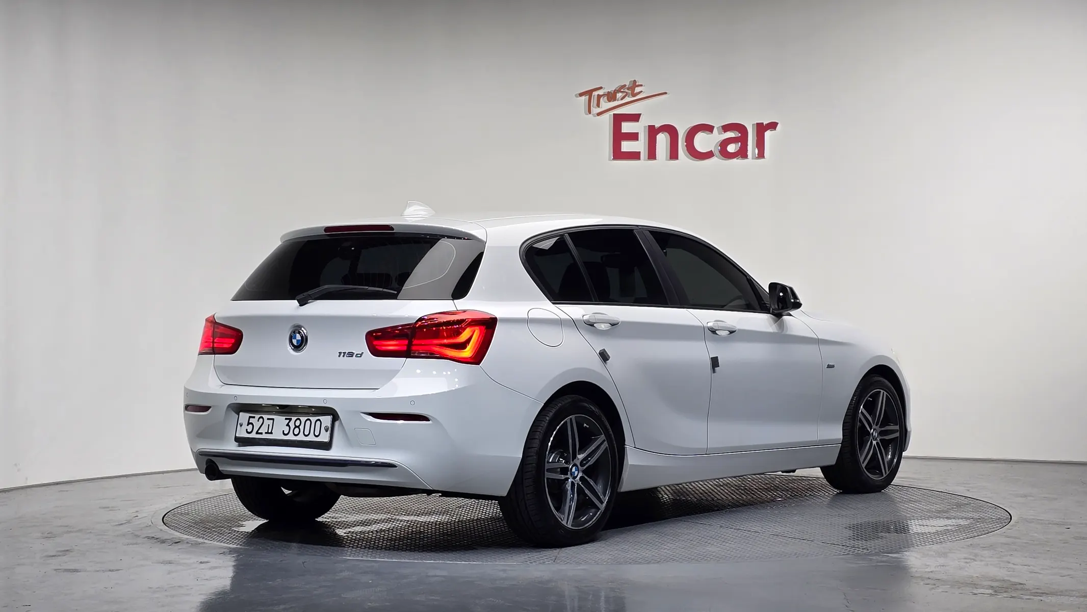 BMW 1 Series (F20) 118d 5 2018 2/32