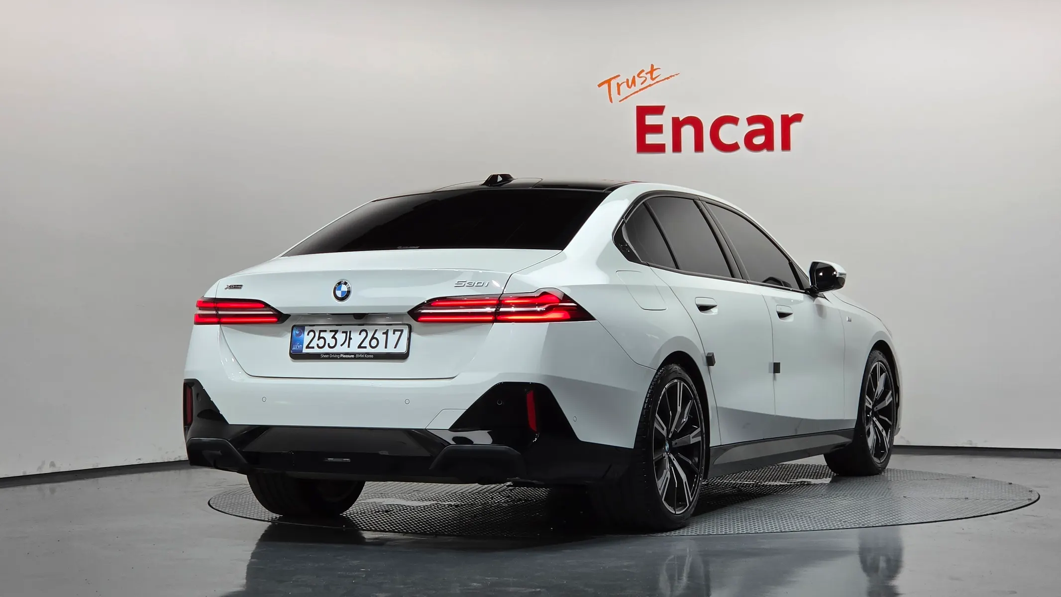 BMW 5 Series (G60) 530i xDrive M 2025 2/39