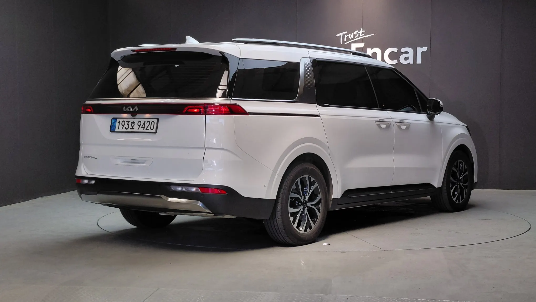 Kia Carnival 9 2023 2/35