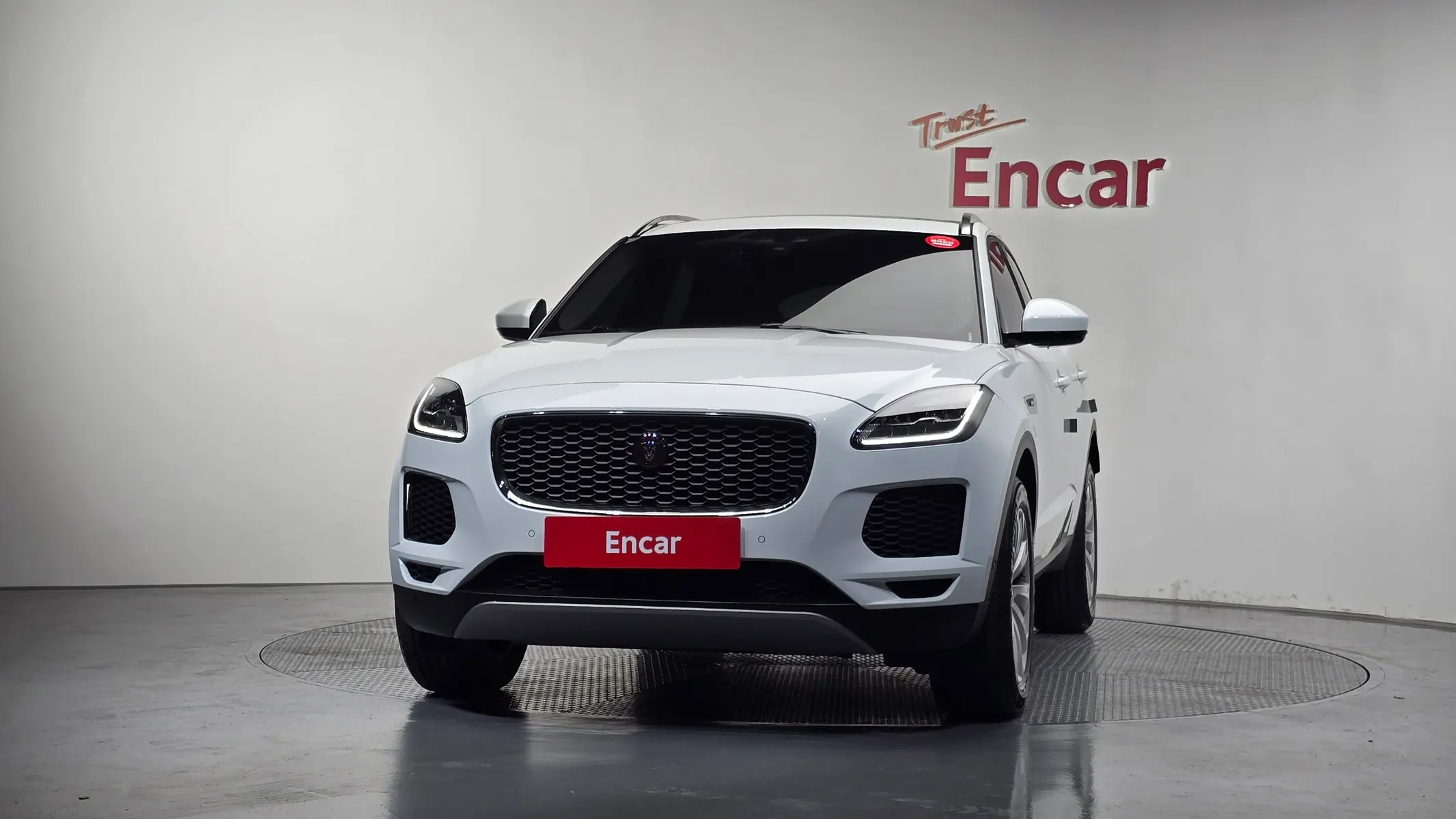 Jaguar E-PACE P250 SE 2020 3/37