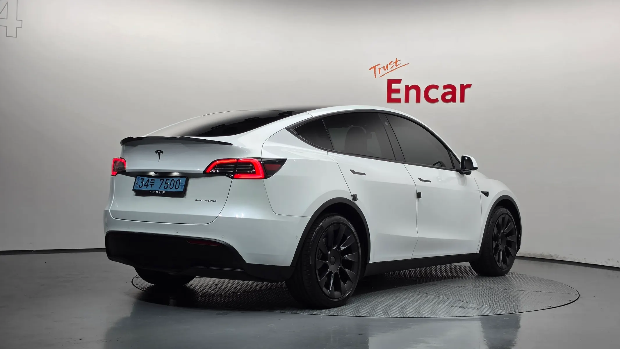Tesla Y AWD 2021 2/32