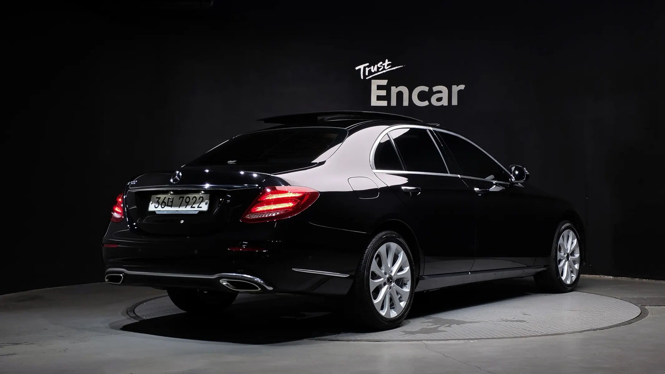 Mercedes-Benz E-Class W213 E300 2019 2/33