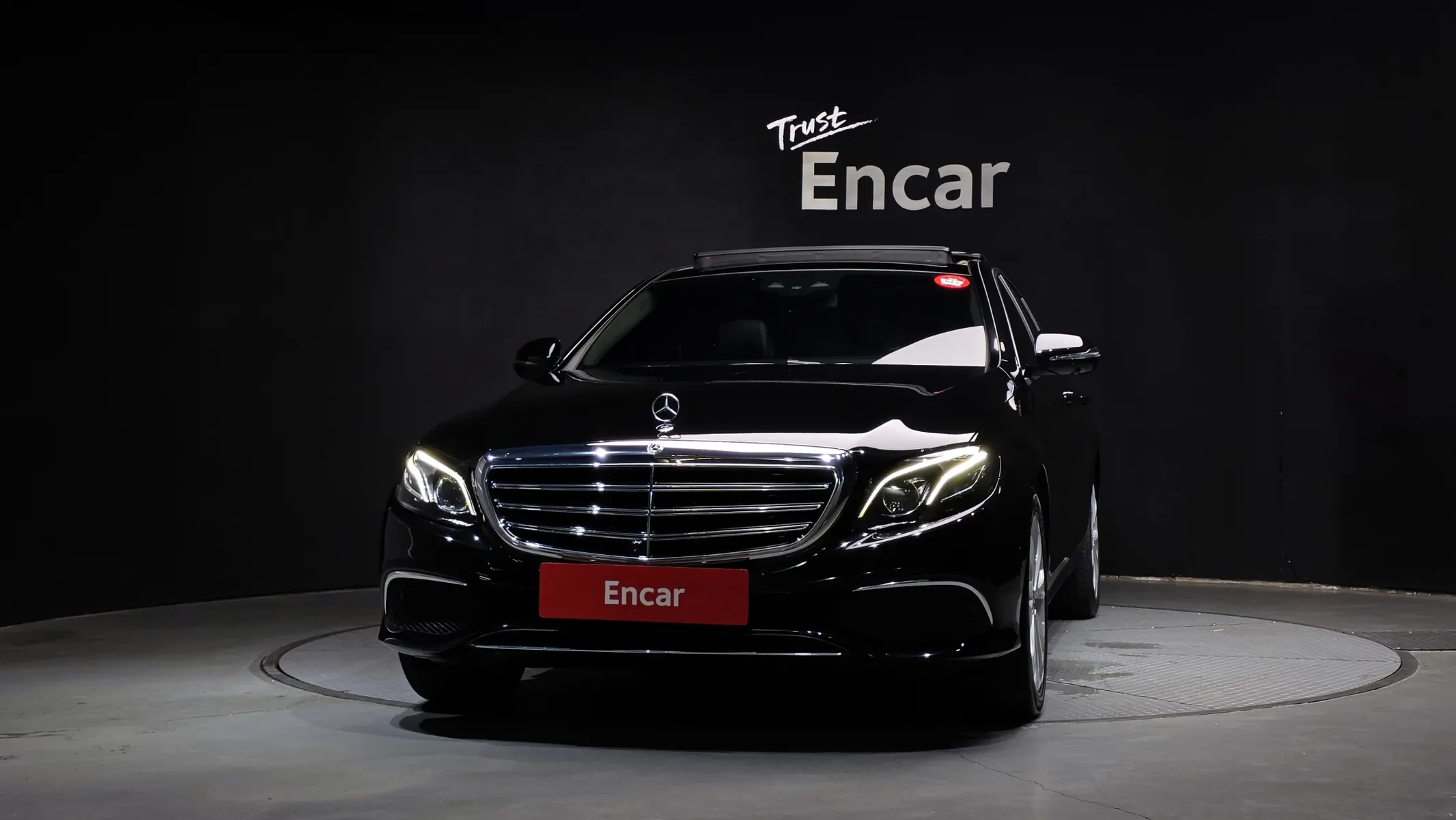 Mercedes-Benz E-Class W213 E300 2019 3/33