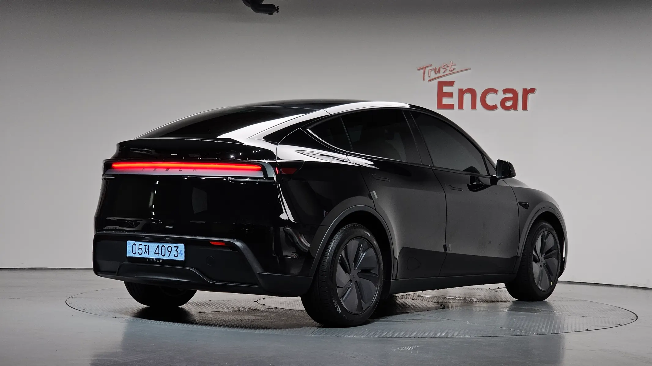 Tesla Y RWD 2025 2/38