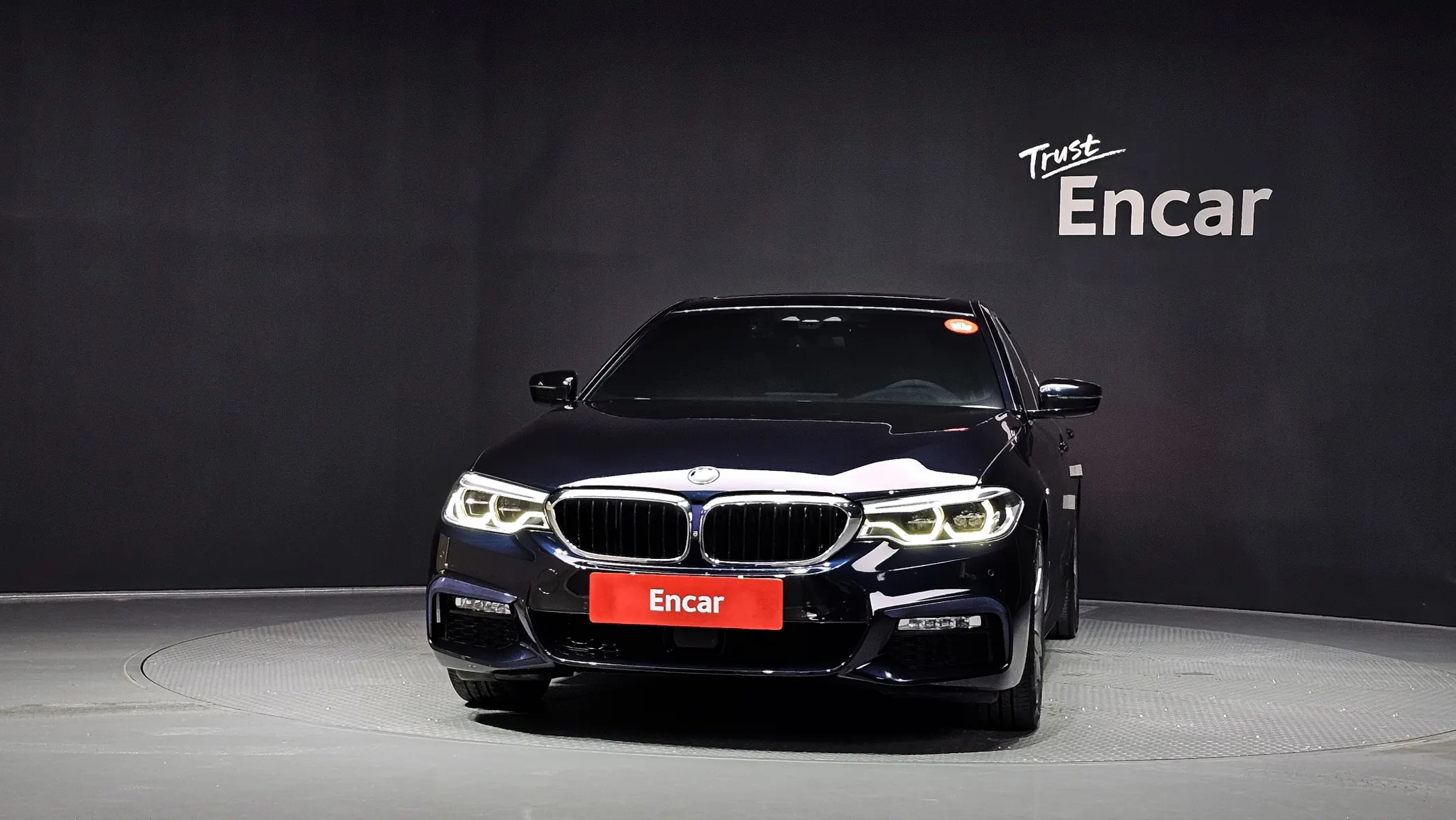 BMW 5 Series (G30) 520d xDrive M 2018 3/33