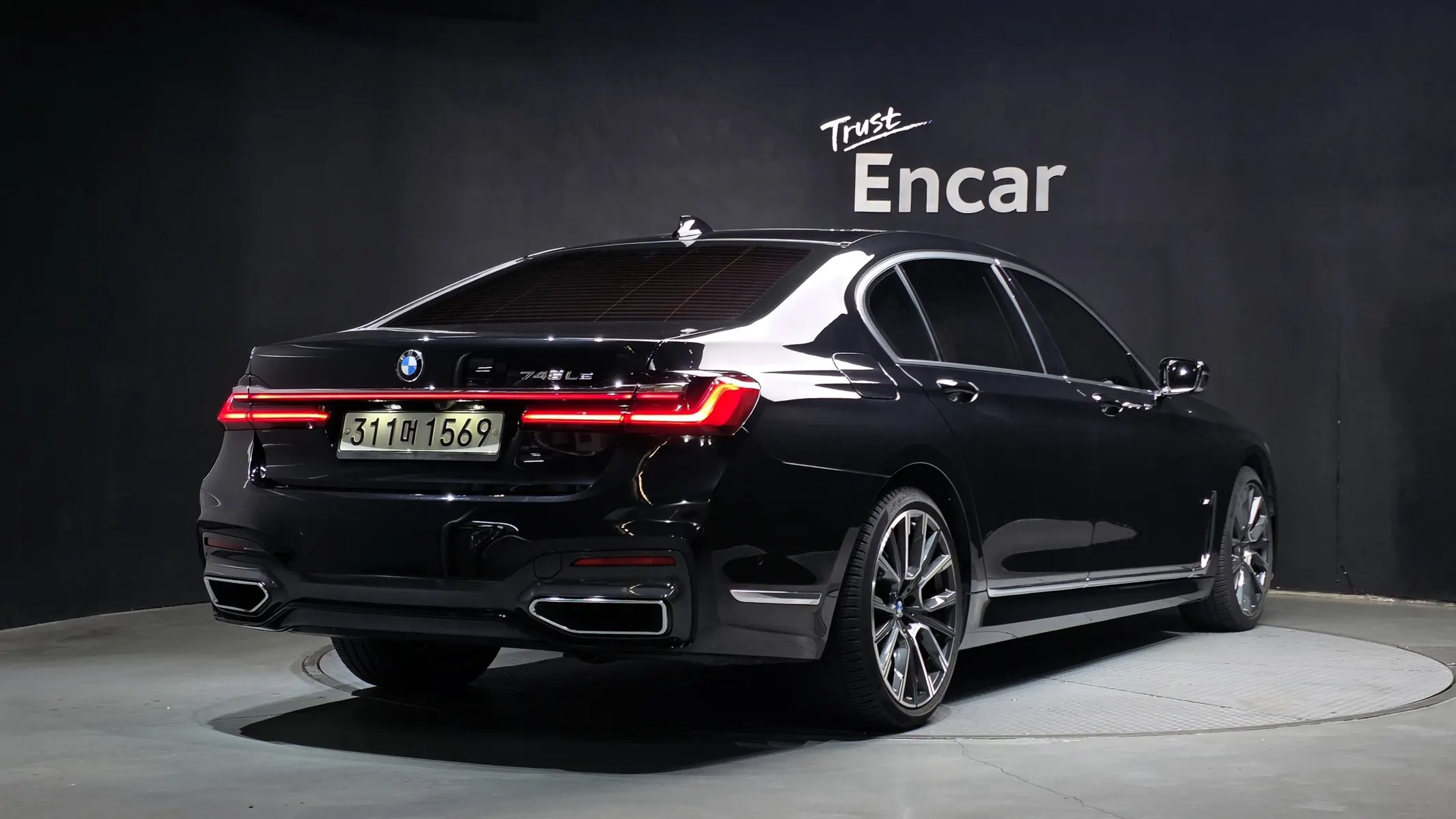 BMW 7 Series (G11) 745Le i M 2020 2/35