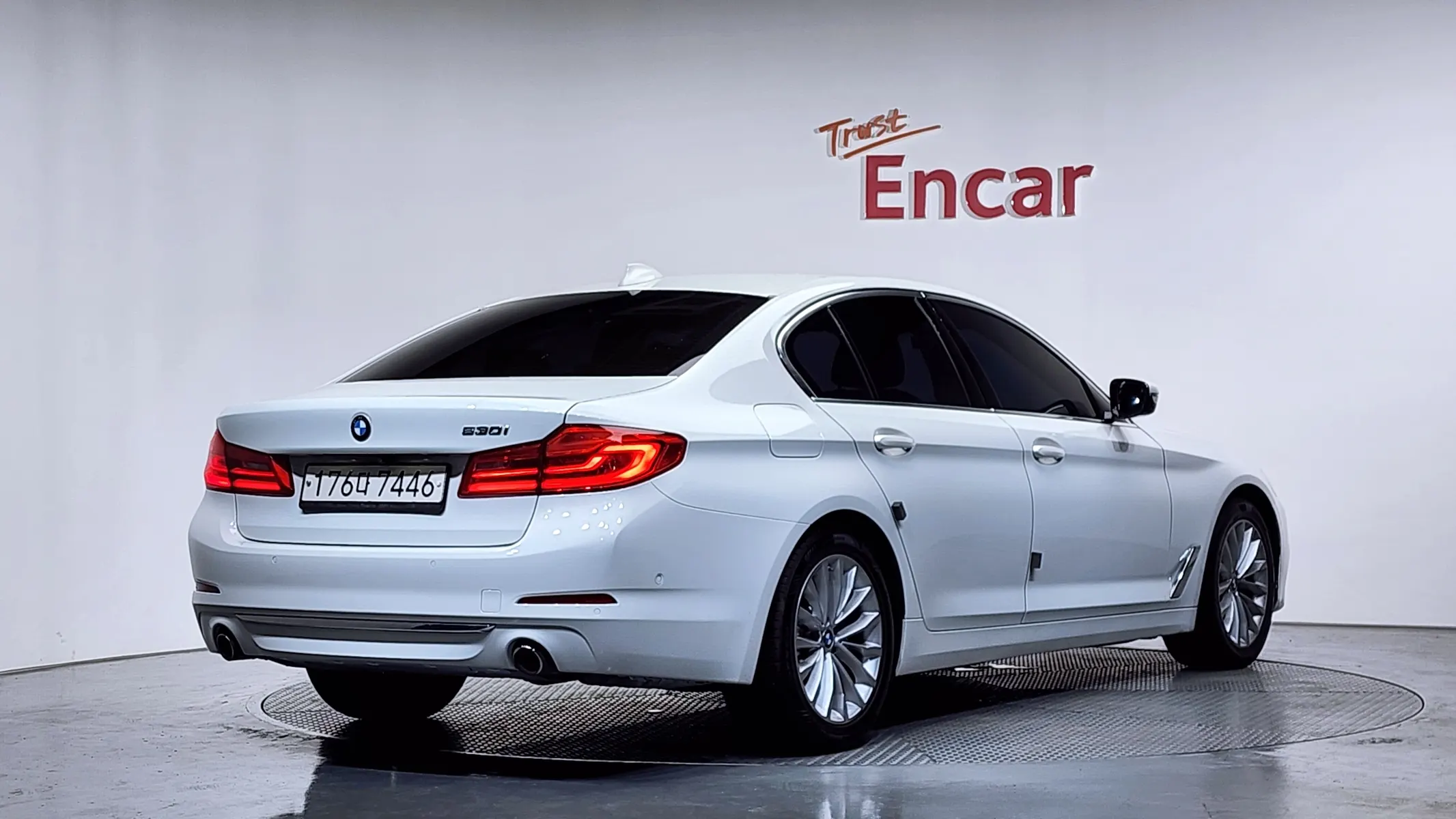 BMW 5 Series (G30) 530i 2019 2/35