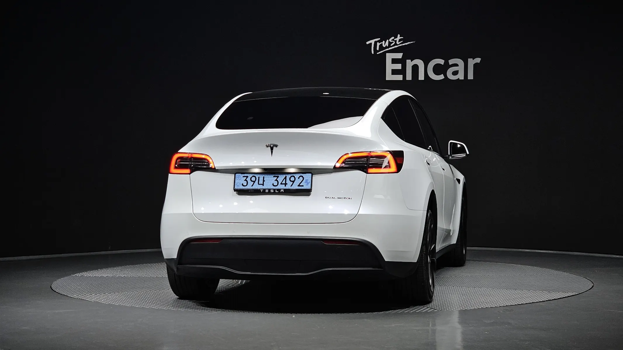 Tesla Y AWD 2021 3/5