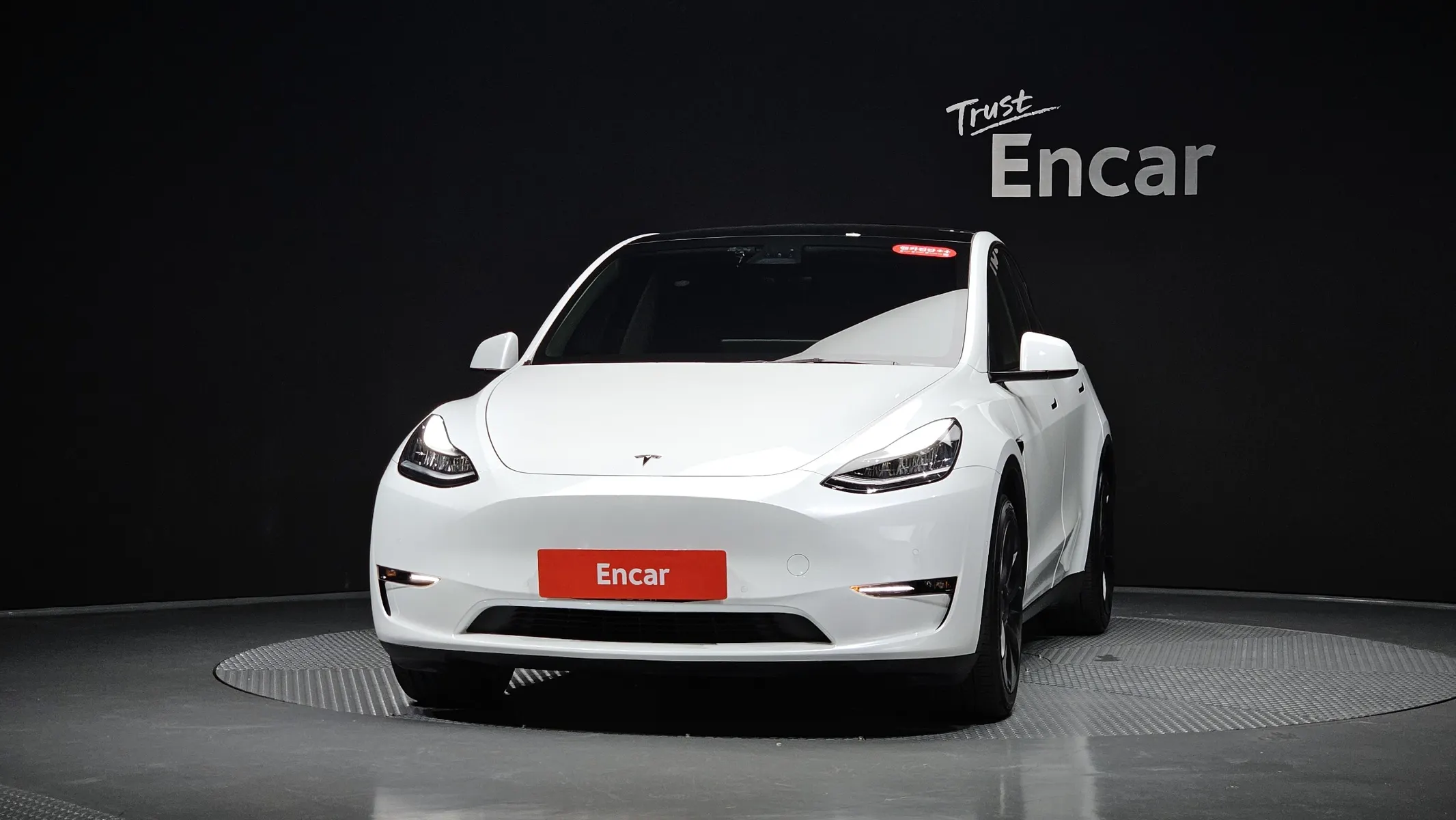 Tesla Y AWD 2021 2/5