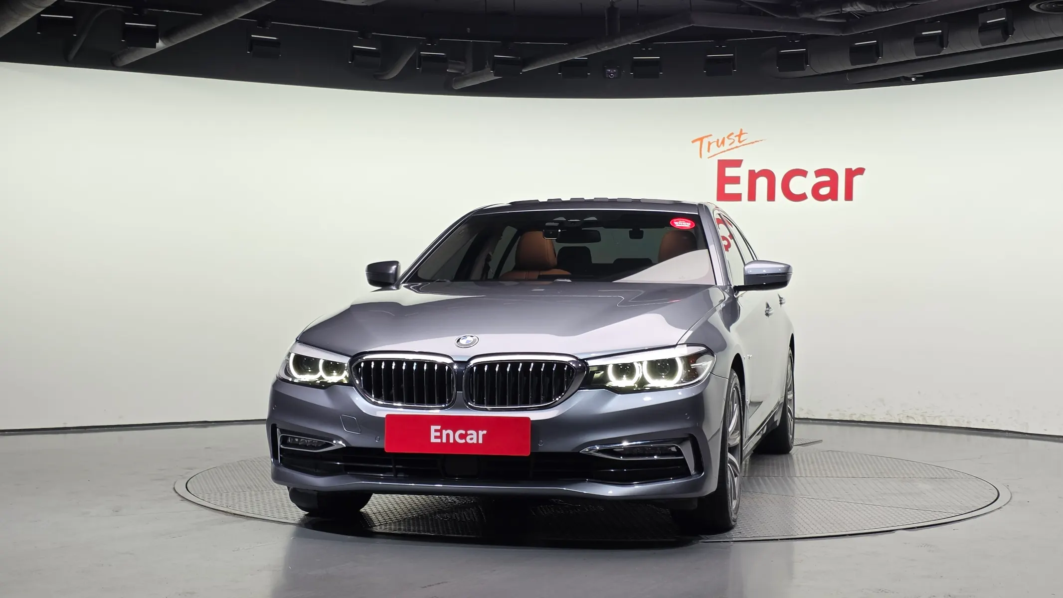 BMW 5 Series (G30) 520i 2018 3/32