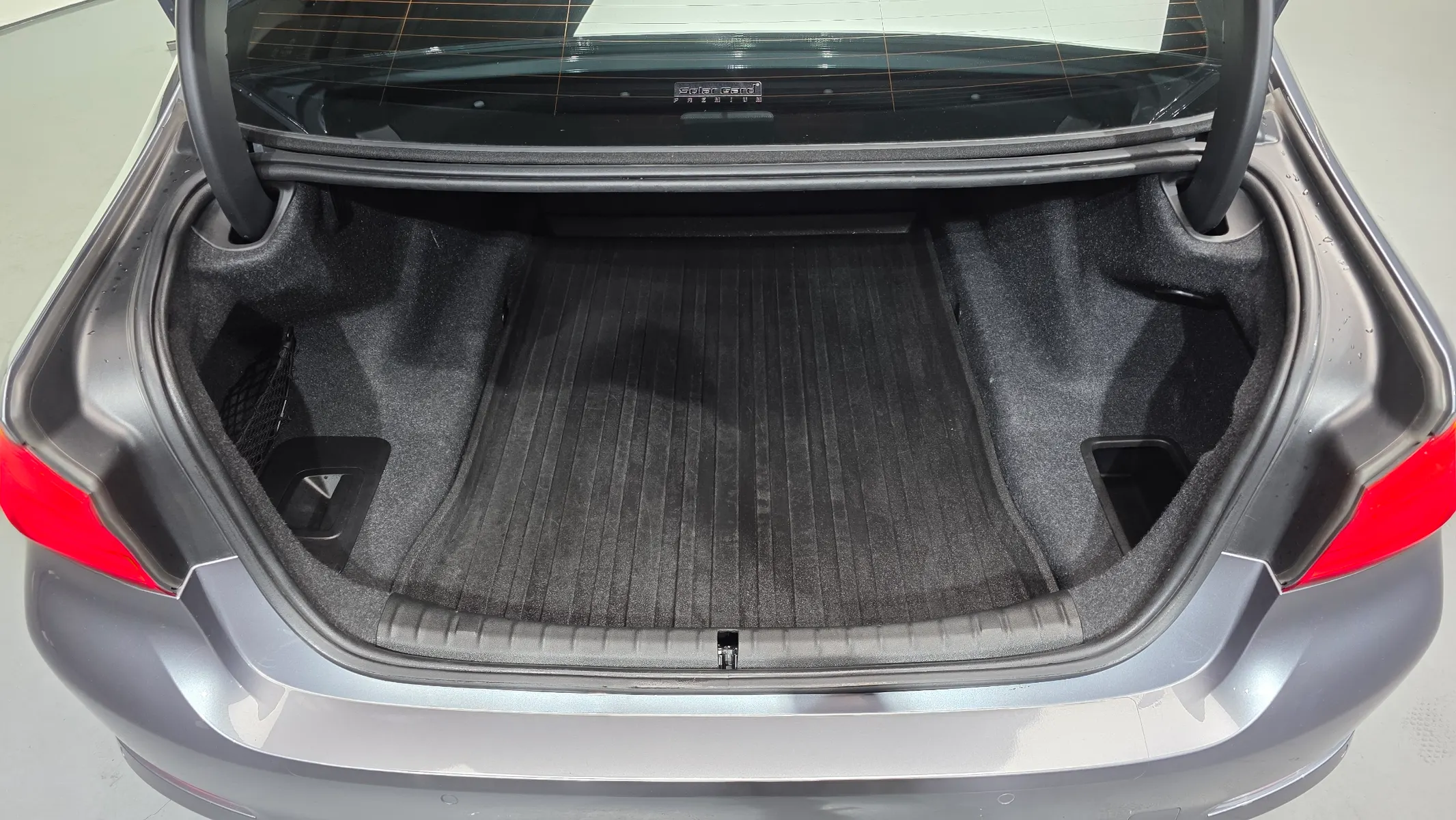 BMW 5 Series (G30) 520i 2018 31/32
