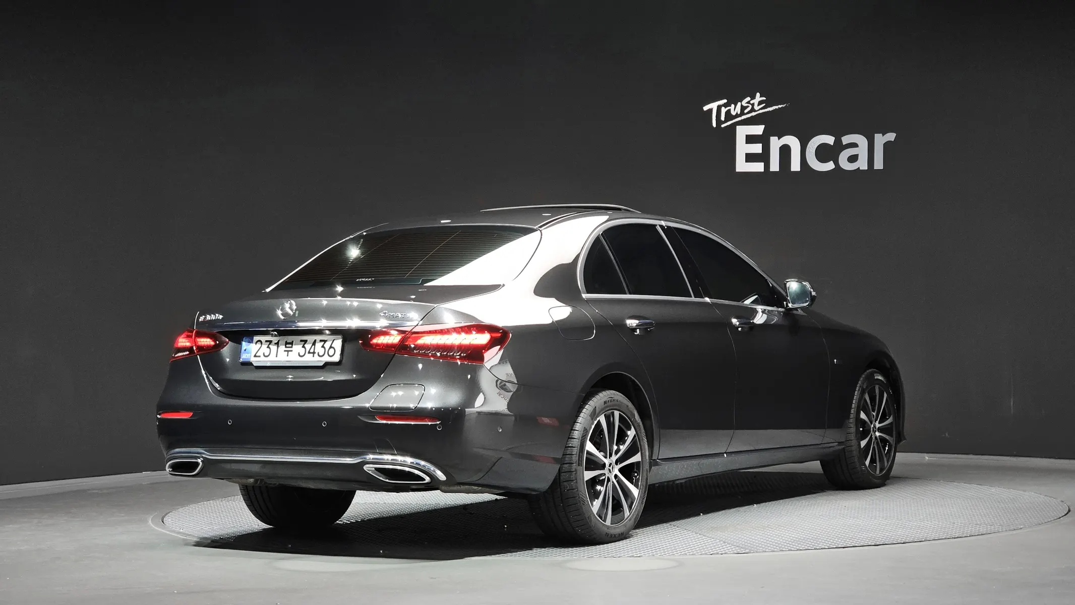 Mercedes-Benz E-Class W213 E300e 4MATIC 2021 2/35